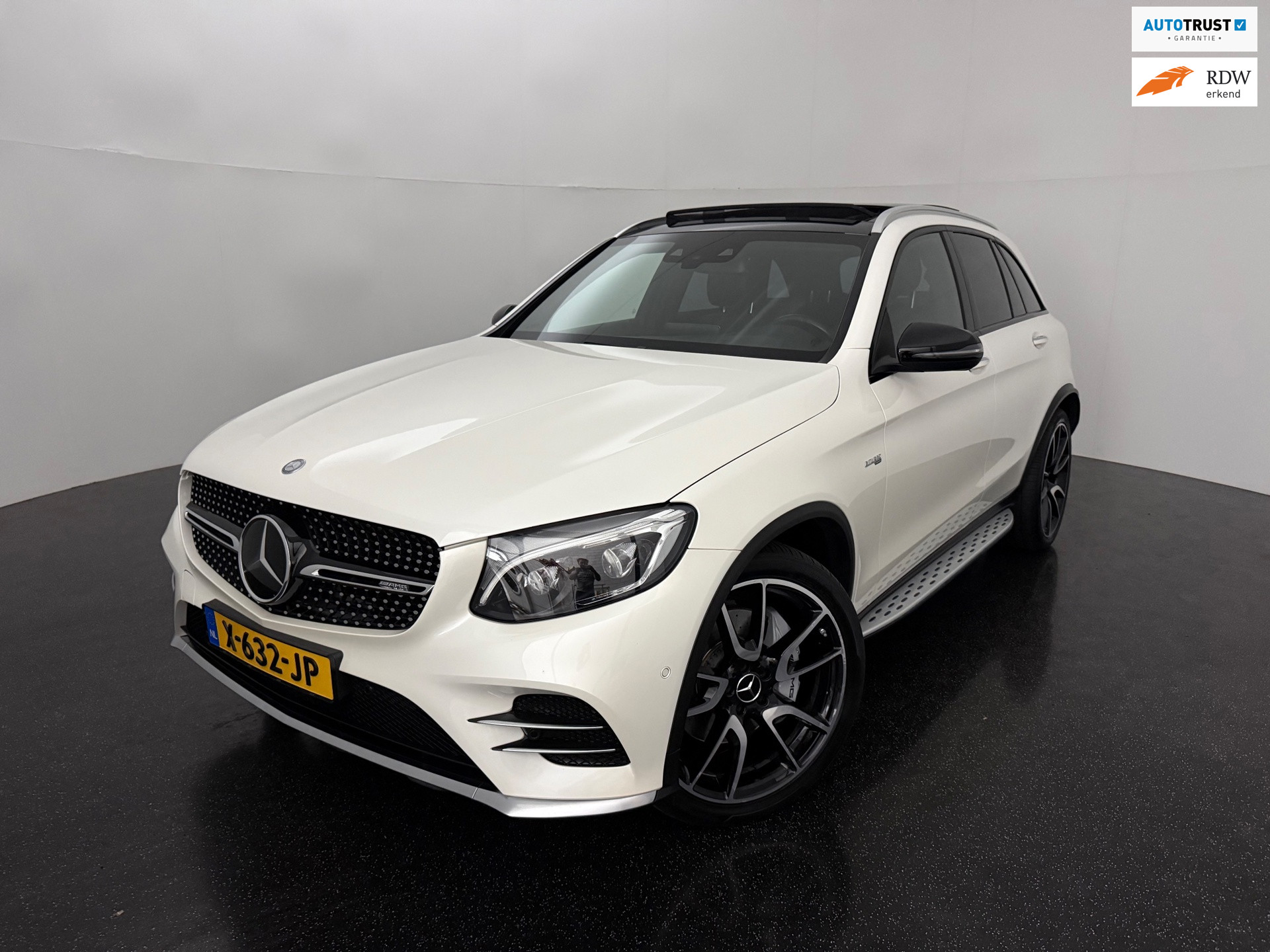 Mercedes-Benz AMG GLC 43 AMG 43 4MATIC / Pano / Trekhaak / Burmester / HUD / Stoelventilatie / Memory / 367pk 2017 - voorkant
