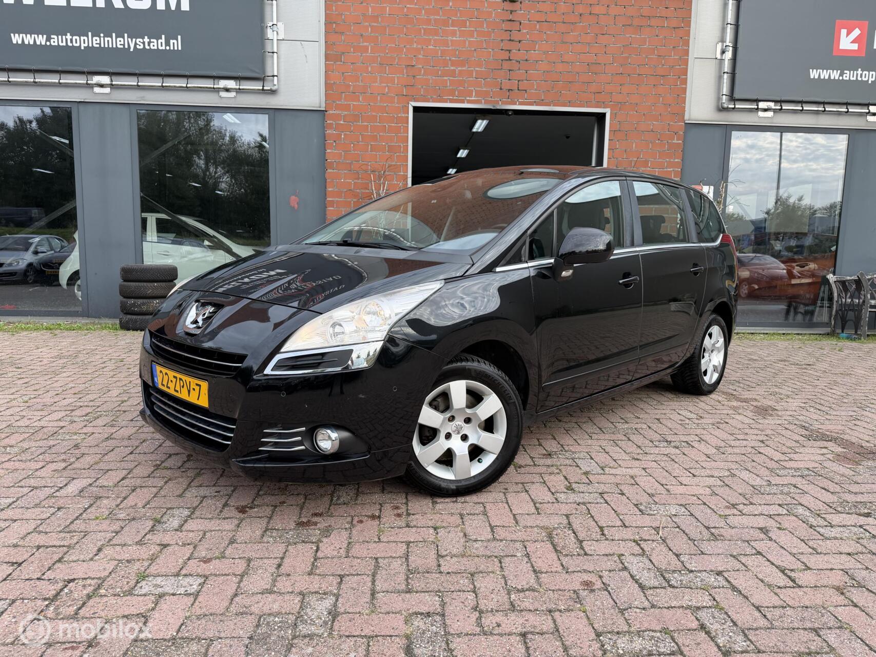 Peugeot 5008 1.6 THP Active 7p. ketting VV 2014 - voorkant