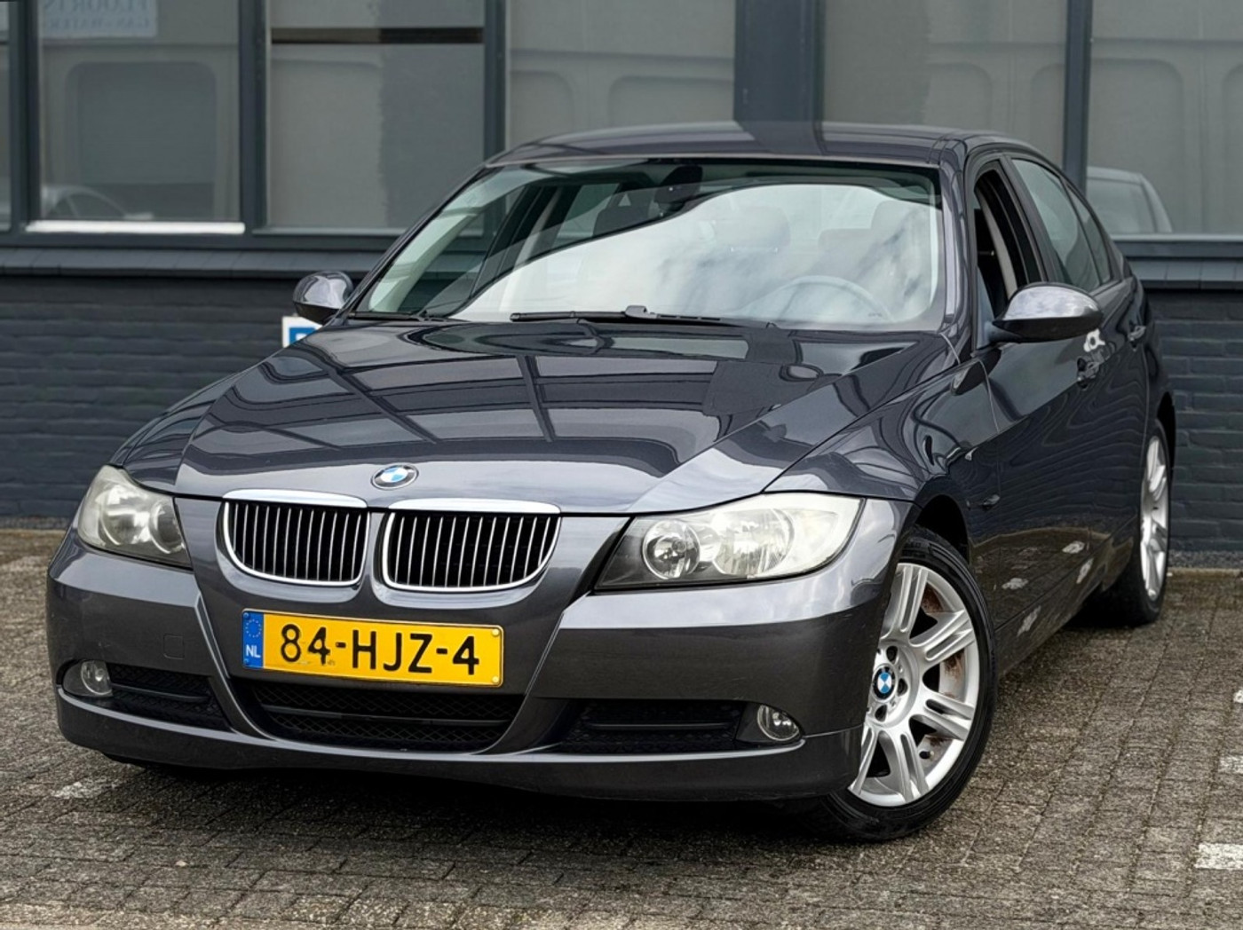 BMW 3-serie 320i Executive 2009 - voorkant