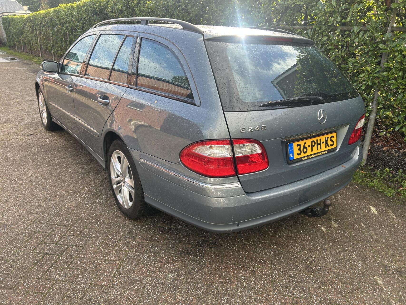 Foto van Mercedes-Benz E 240