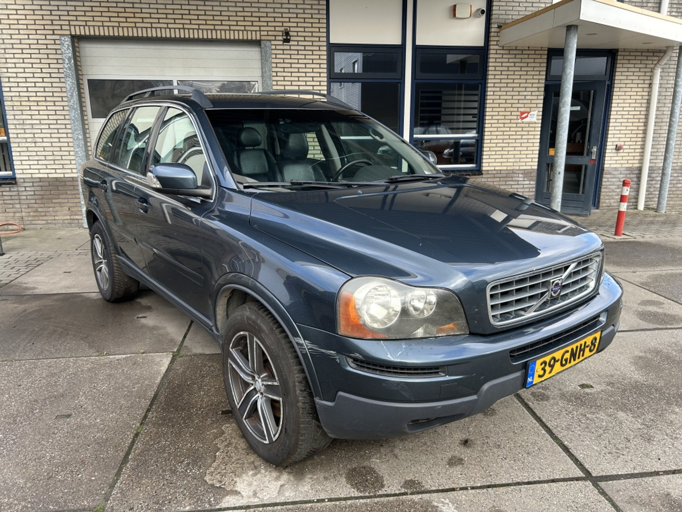 Volvo Xc90 2.4 D5 7 PERS AUT LEES TEKST 2008 - voorkant