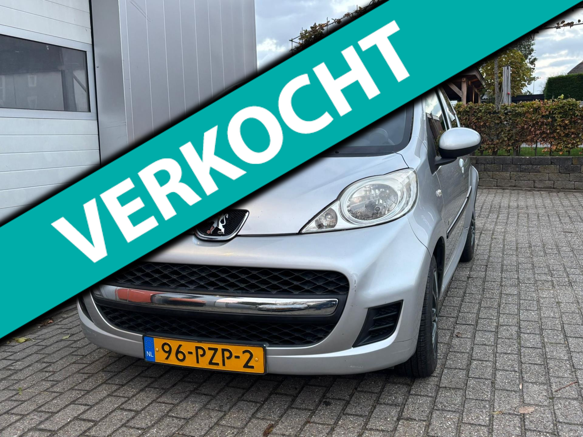 Peugeot 107 1.0-12V Millesim 200 / airco / 2011 - voorkant