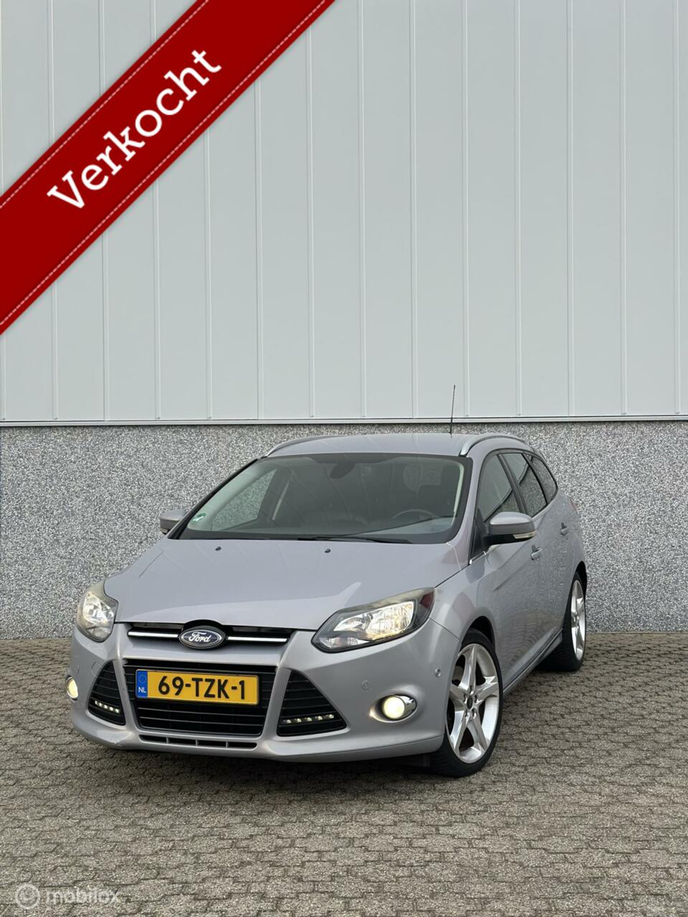 Ford Focus Wagon 1.6 Lease Titanium 2012 - voorkant