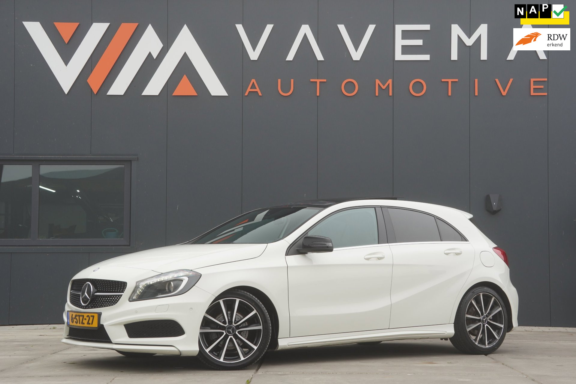 Mercedes-Benz A 180 A 180|2013|A180|AMG|Automaat|Pano|Sportstoelen|Trekhaak|Xenon|Cruise|Airco 2013 - voorkant