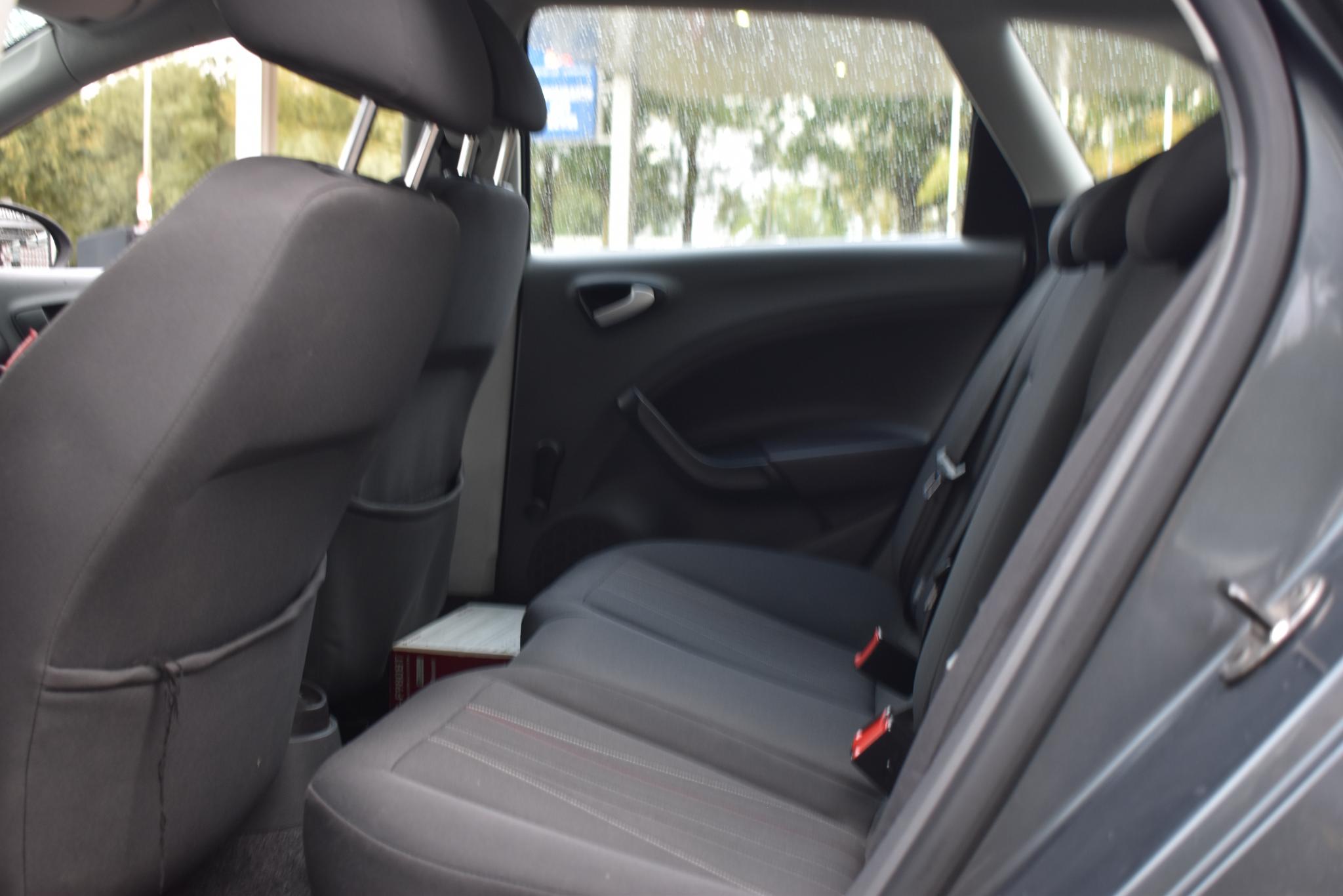Foto van Seat Ibiza ST