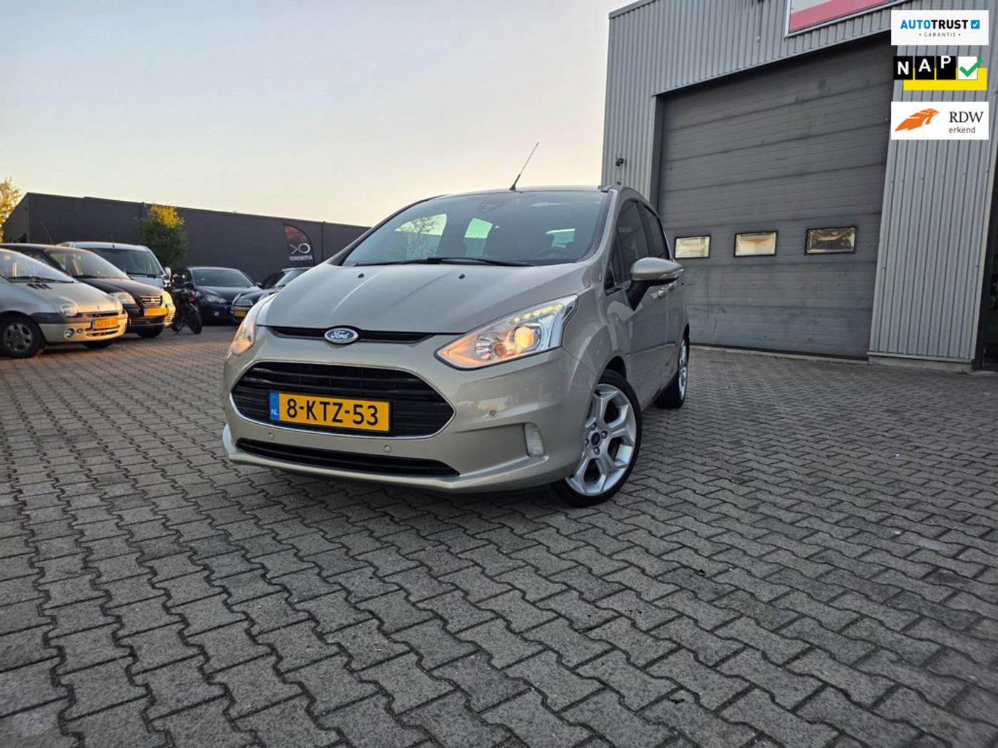 Ford B-max 1.0 EcoBoost Titanium | PANO | NAP| DEALER ONDERHOUDEN | HALF LEDER 2013 - voorkant