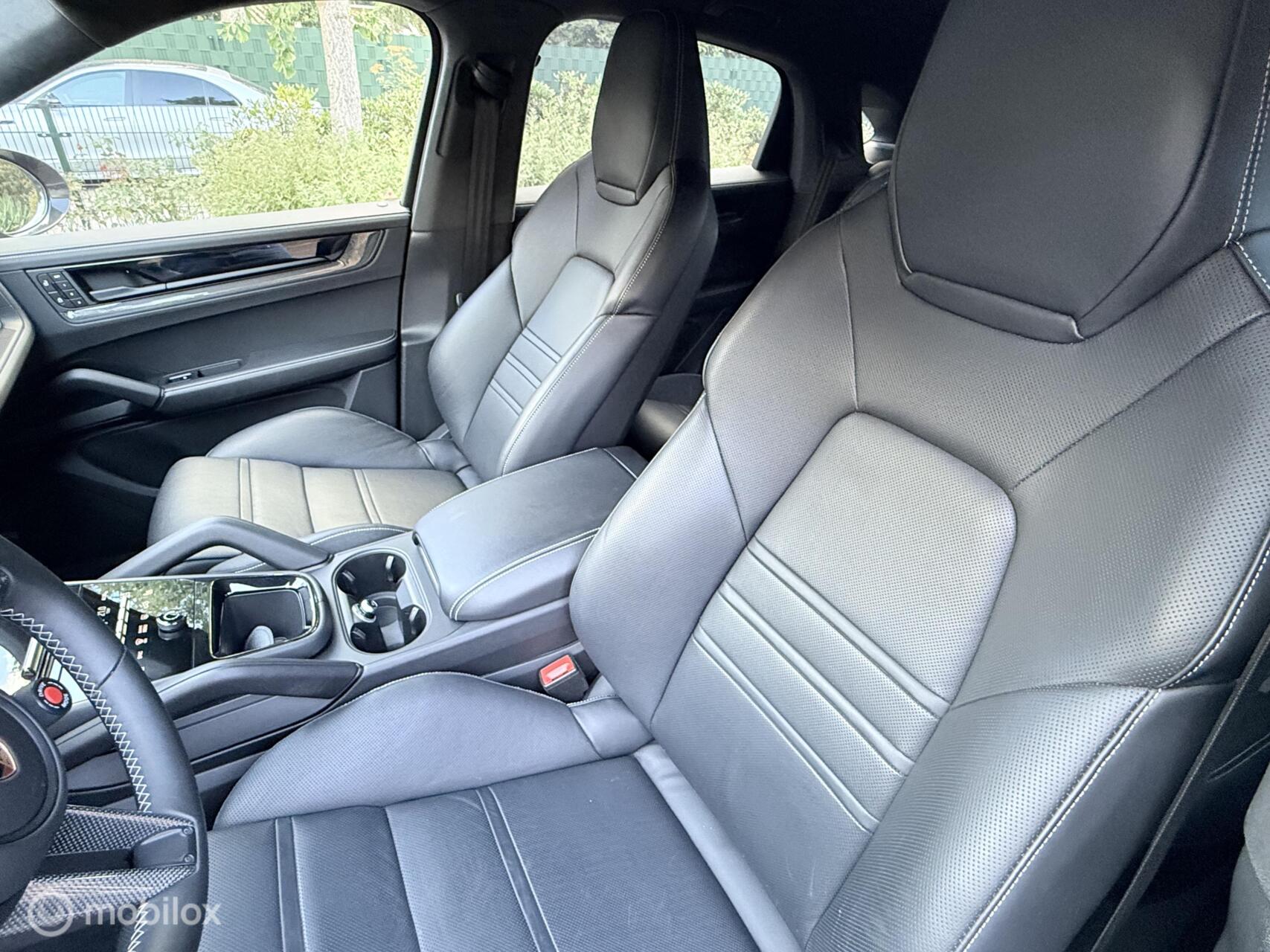 Foto van Porsche Cayenne Turbo E-hybrid
