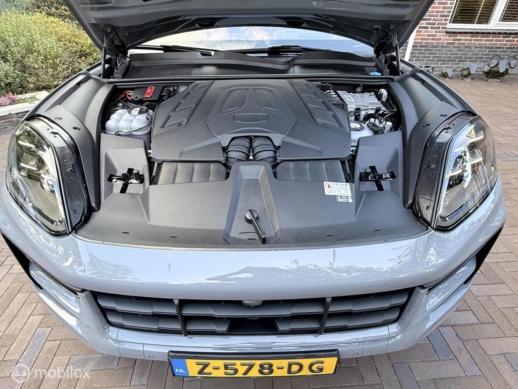 Foto van Porsche Cayenne Turbo E-hybrid