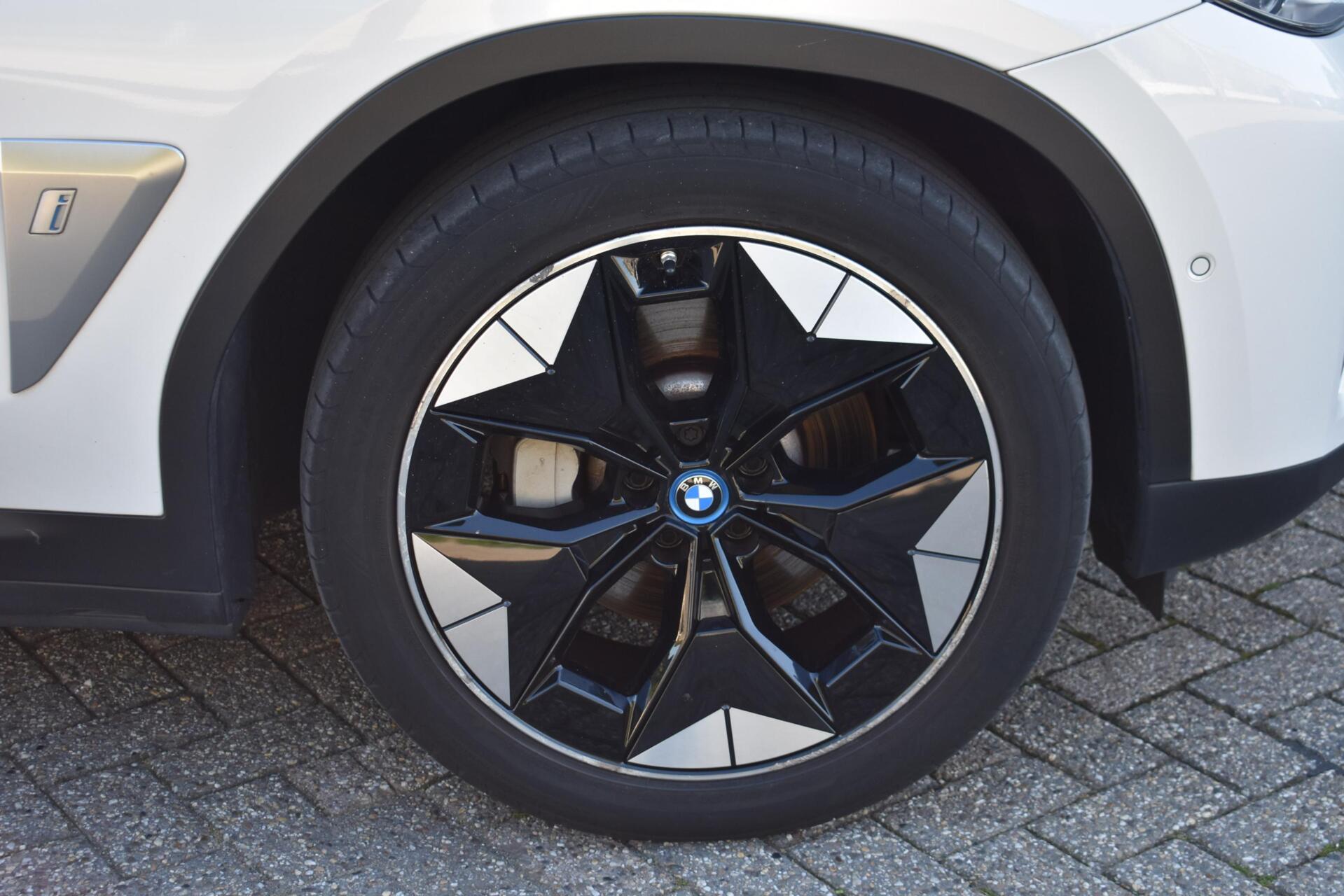 Foto van BMW Ix3