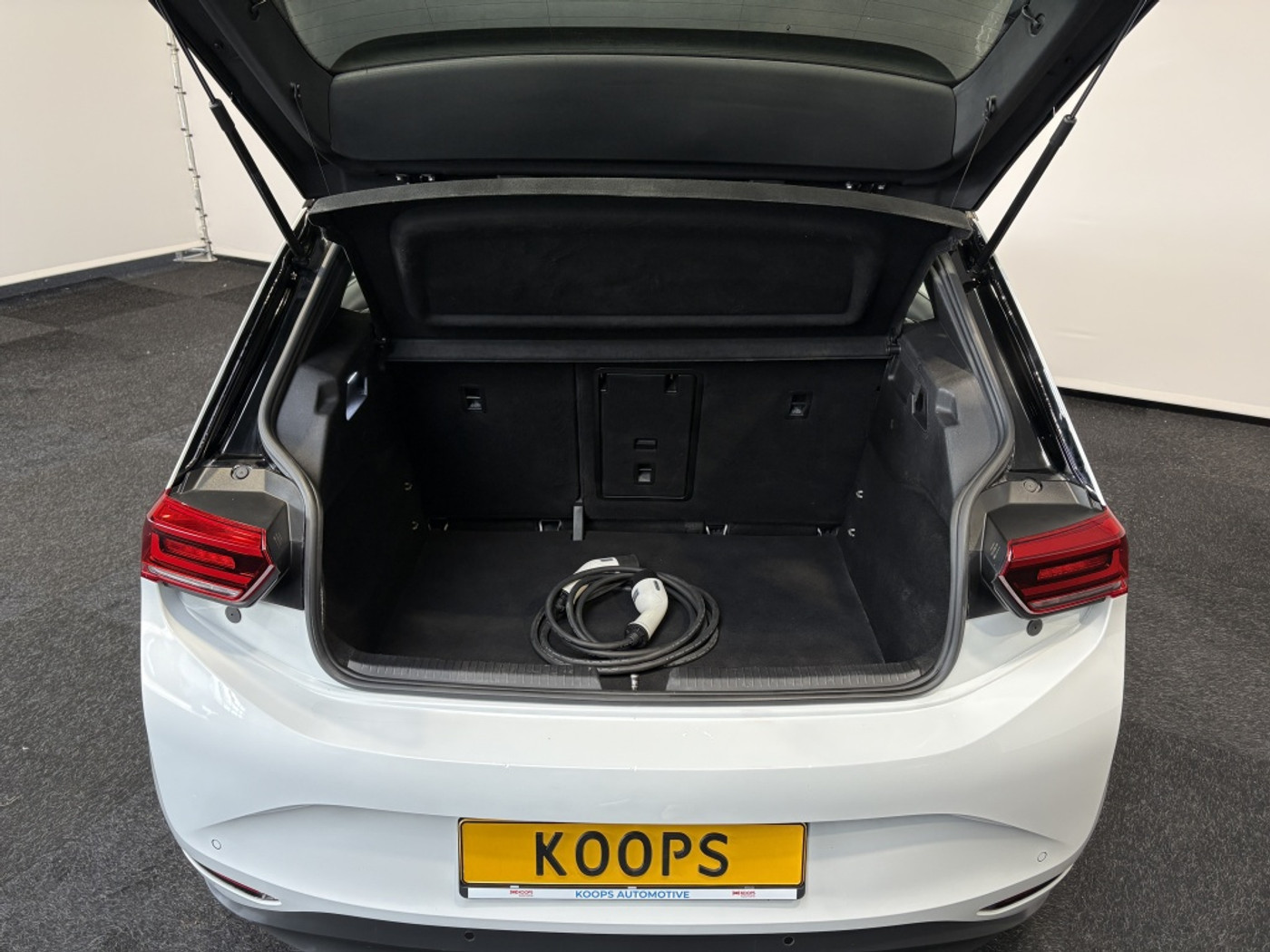 Foto van Mercedes-Benz E 200