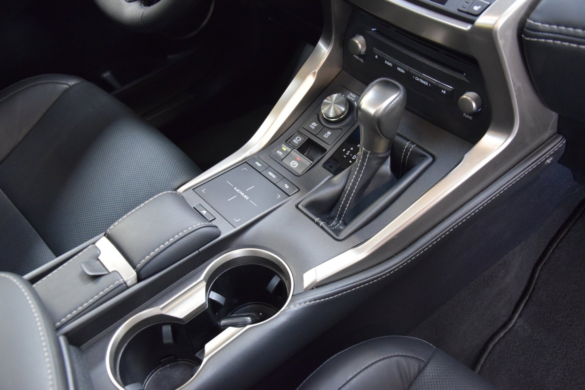 Foto van Lexus Lexus Nx300h