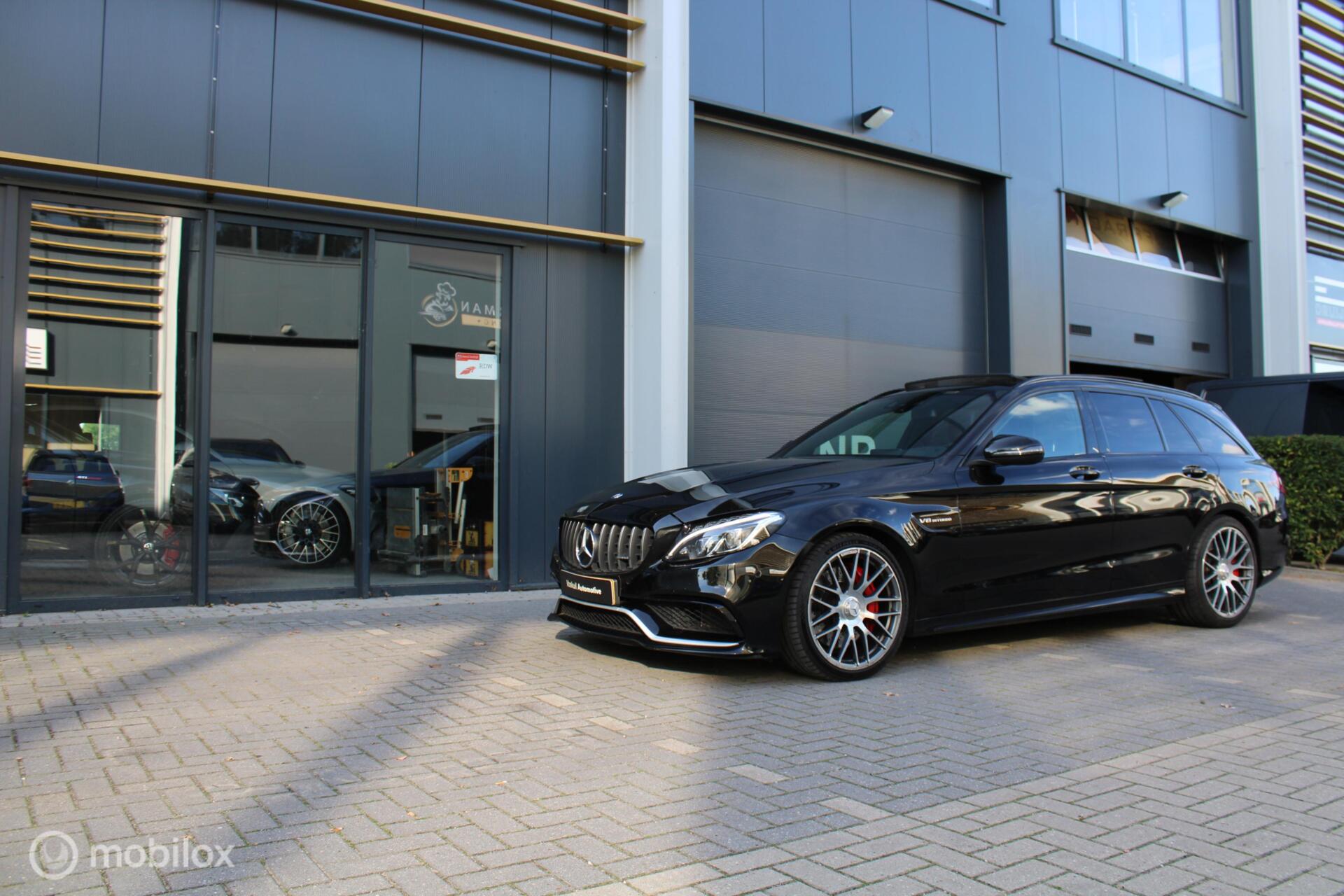 Foto van Mercedes-Benz AMG C 63