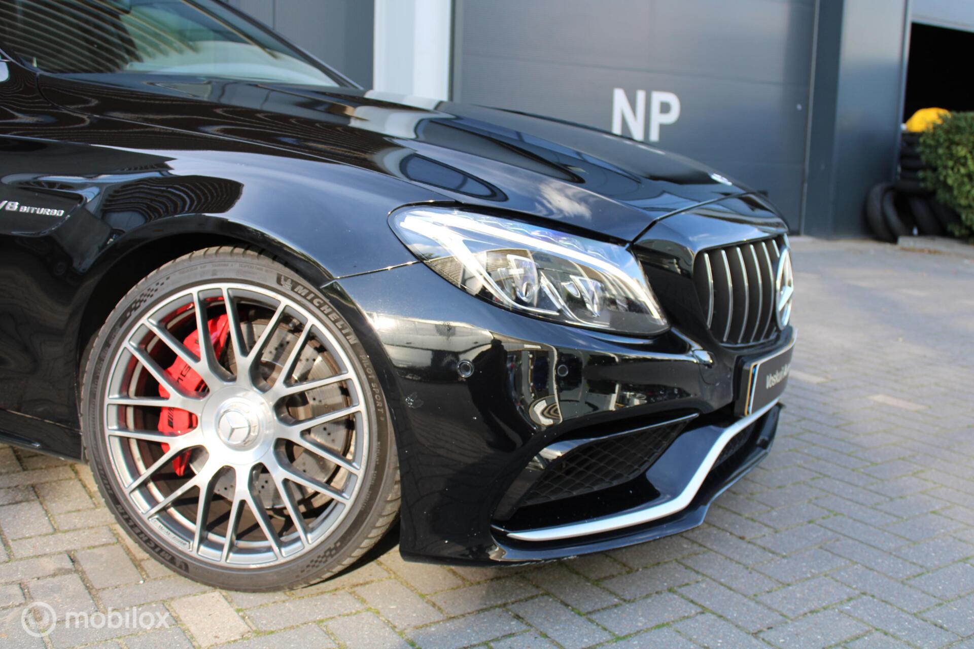 Foto van Mercedes-Benz AMG C 63