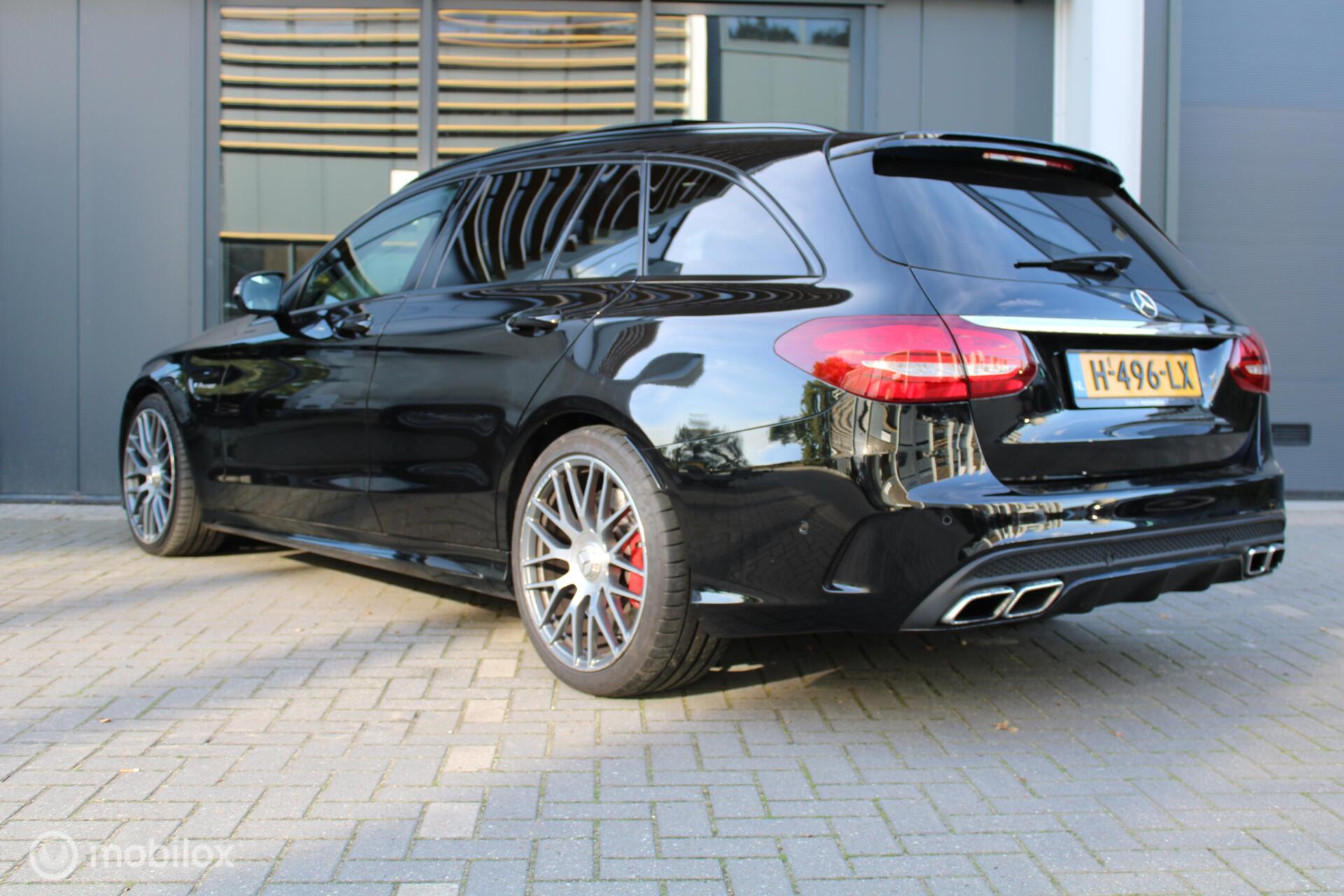 Foto van Mercedes-Benz AMG C 63