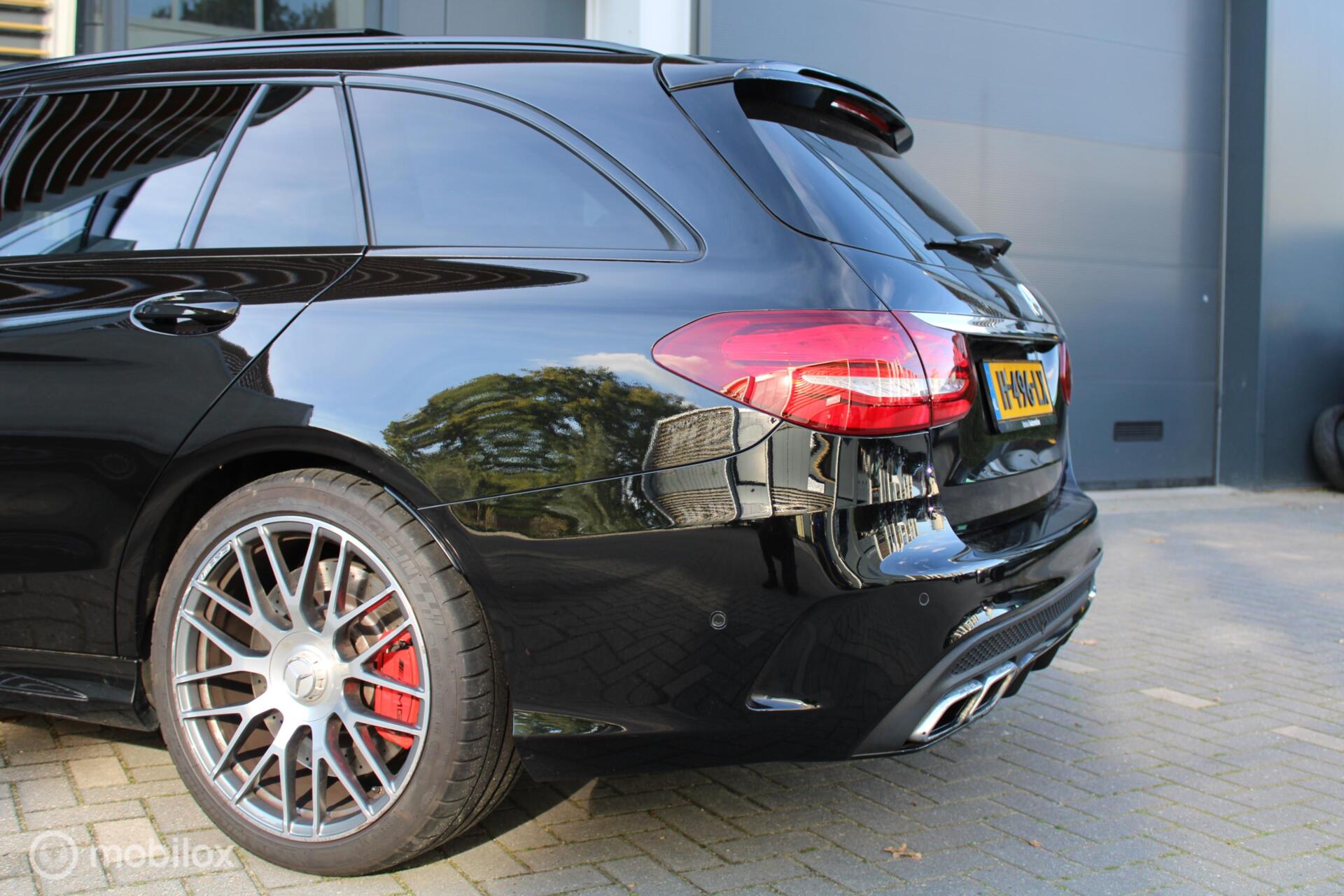 Foto van Mercedes-Benz AMG C 63