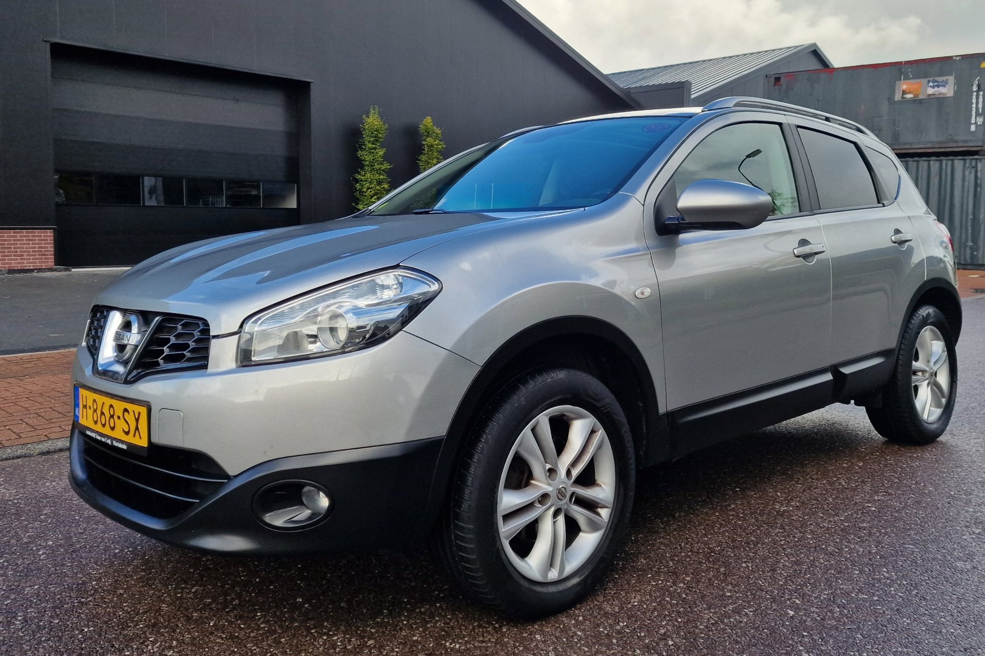Nissan Nissan Qashqai 1.6 Connect Edition PANO NAVI PSENSOR CRUISE TREKHAAK 2 X SLEUTELS 2010 - voorkant