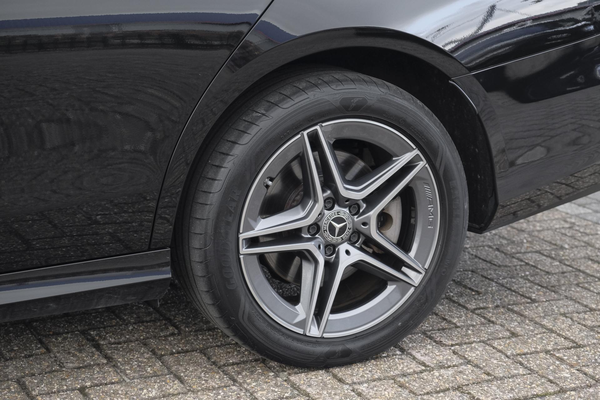 Foto van Mercedes-Benz E 300 E