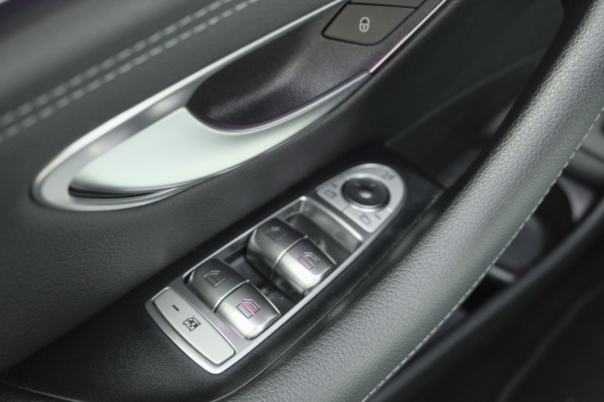 Foto van Mercedes-Benz E 300 E
