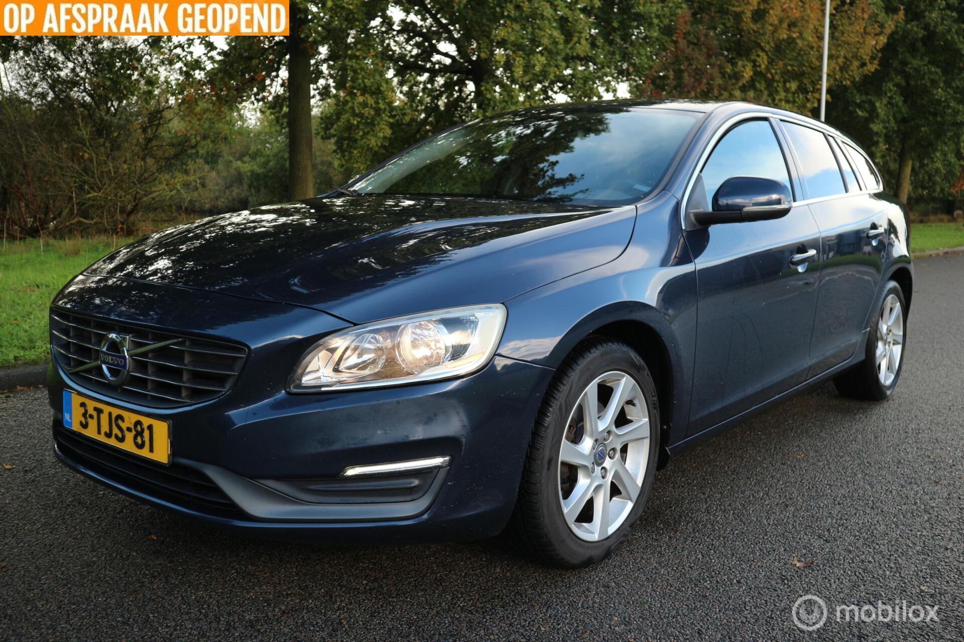 Volvo V60 1.6 D2 Momentum AUTOMAAT/ECC/NAVIGATIE/NAP 2014 - voorkant
