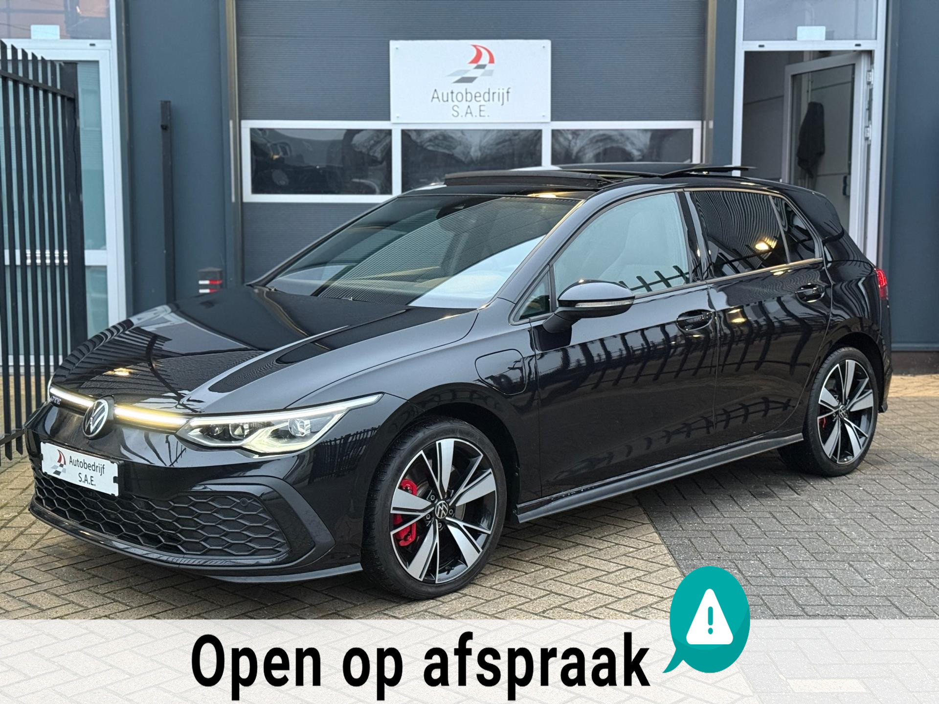 Volkswagen Golf GTE 1.4 eHybrid GTE 245 pk IQ LIGHT PANO SFEER CARPLAY ! 2021 - voorkant