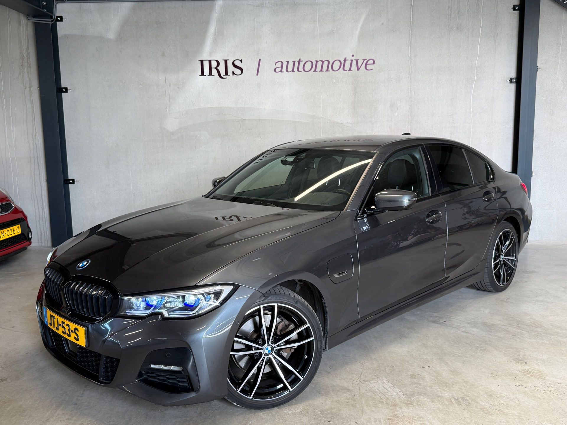 BMW 3-serie 320e M-Sport - Trekhaak - ACC - 91% SOH - Lasers - Camera 2021 - voorkant