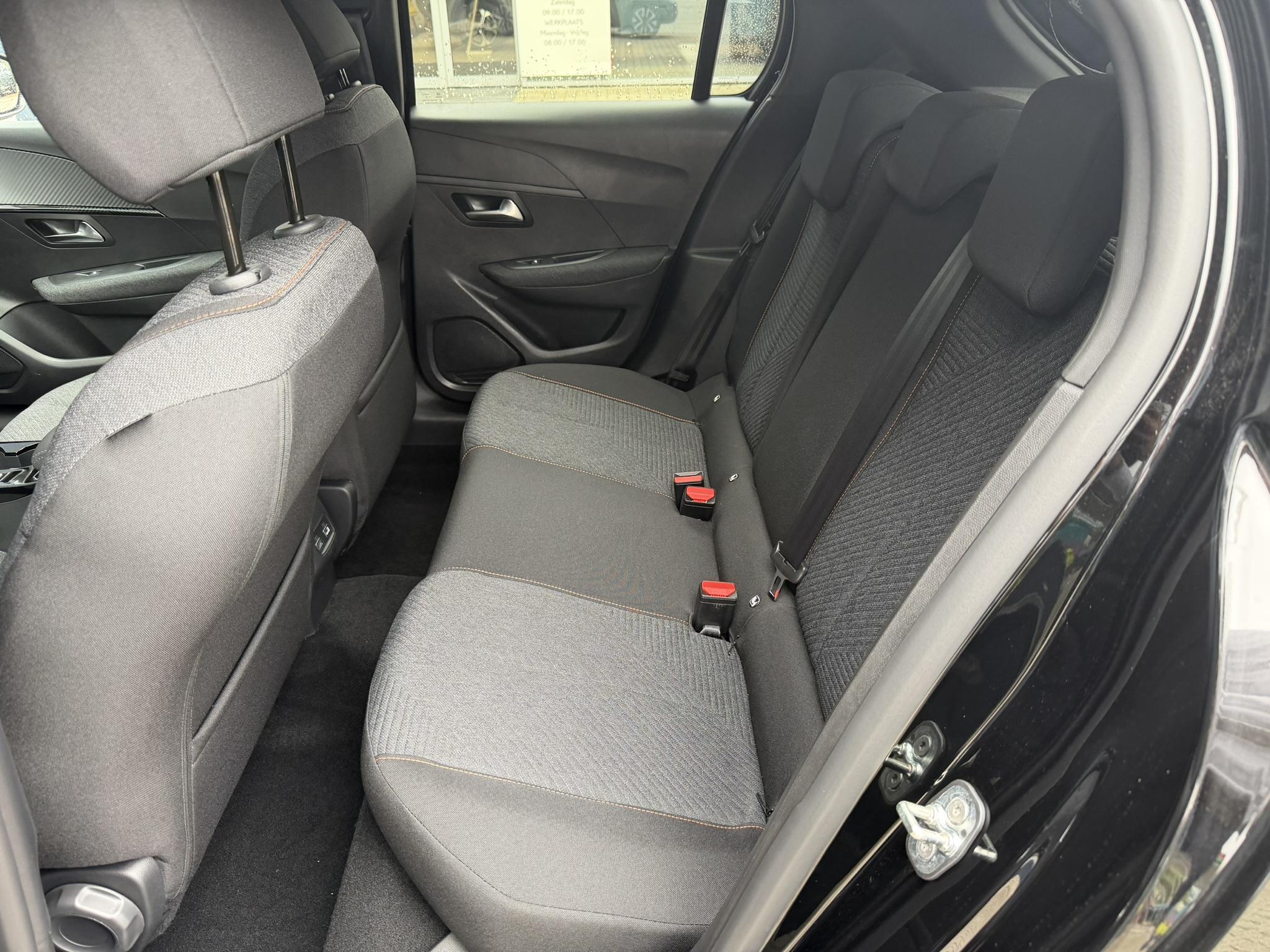 Foto van Peugeot E-208