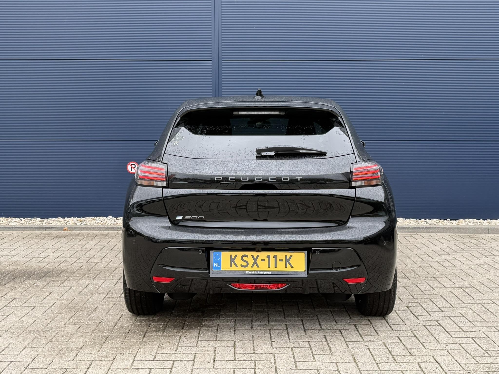 Foto van Peugeot E-208