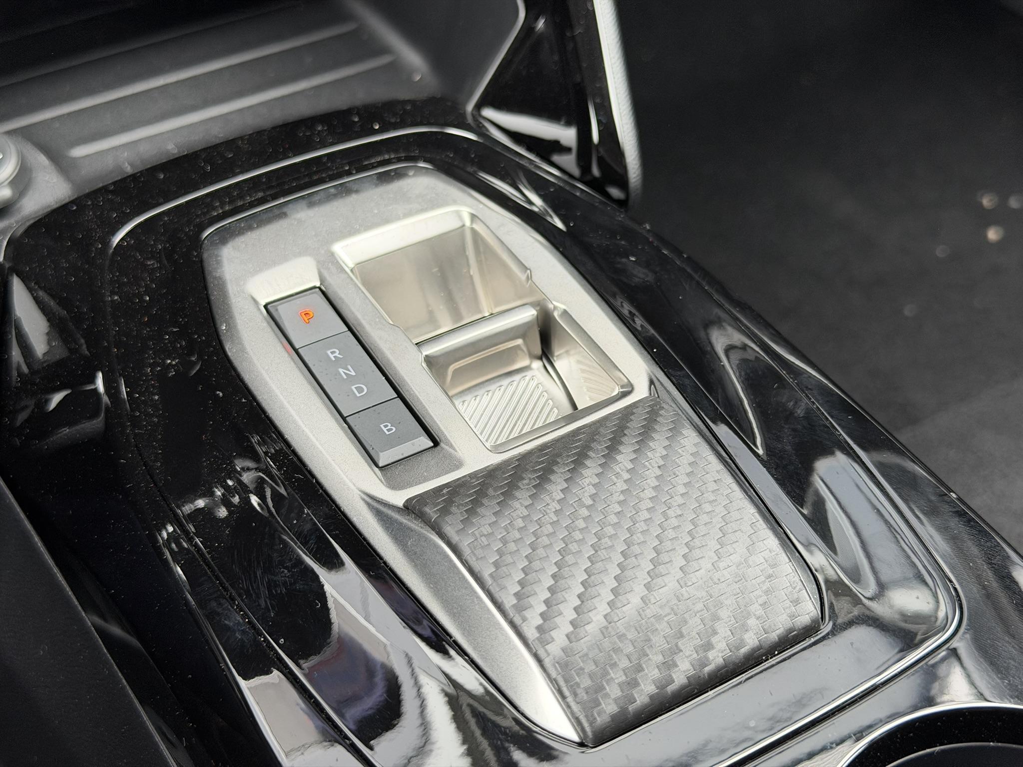 Foto van Peugeot E-208