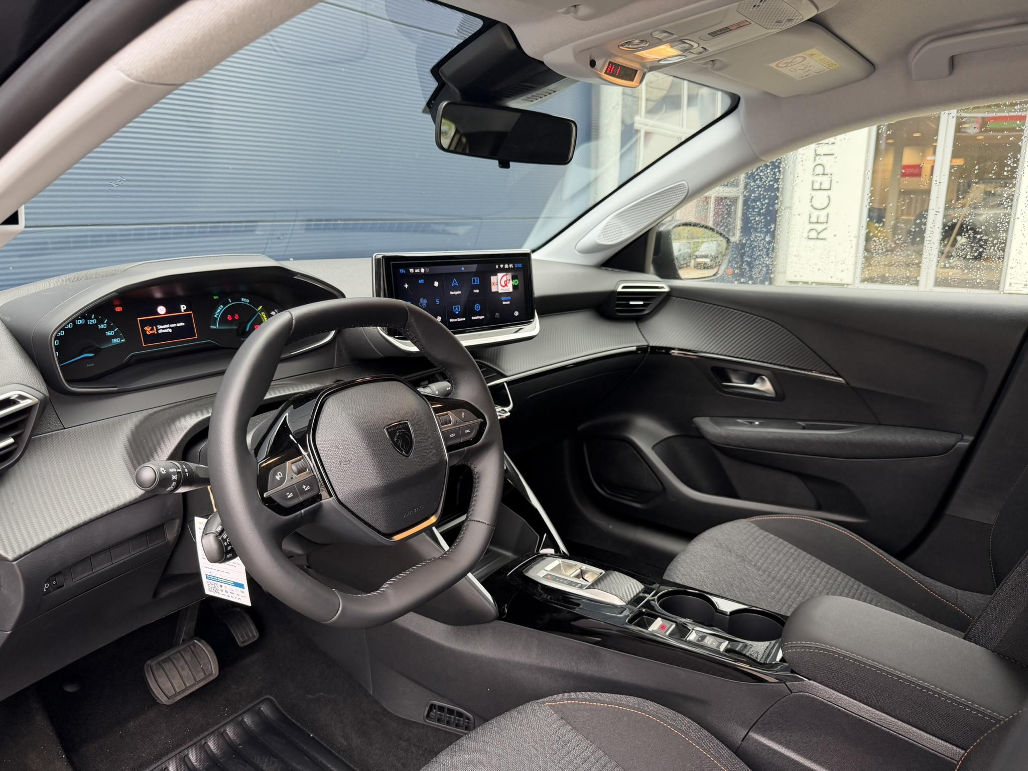 Foto van Peugeot E-208