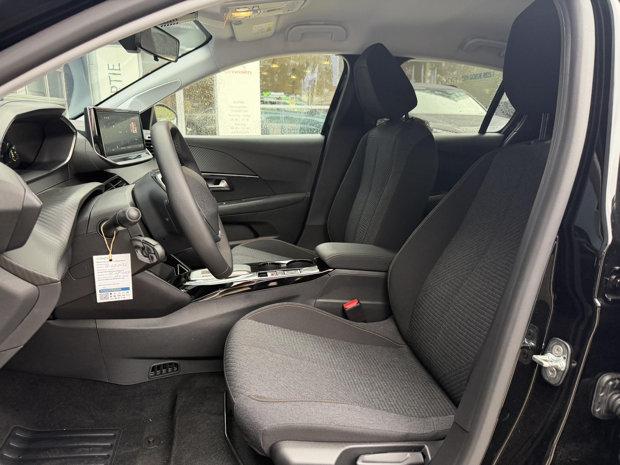 Foto van Peugeot E-208