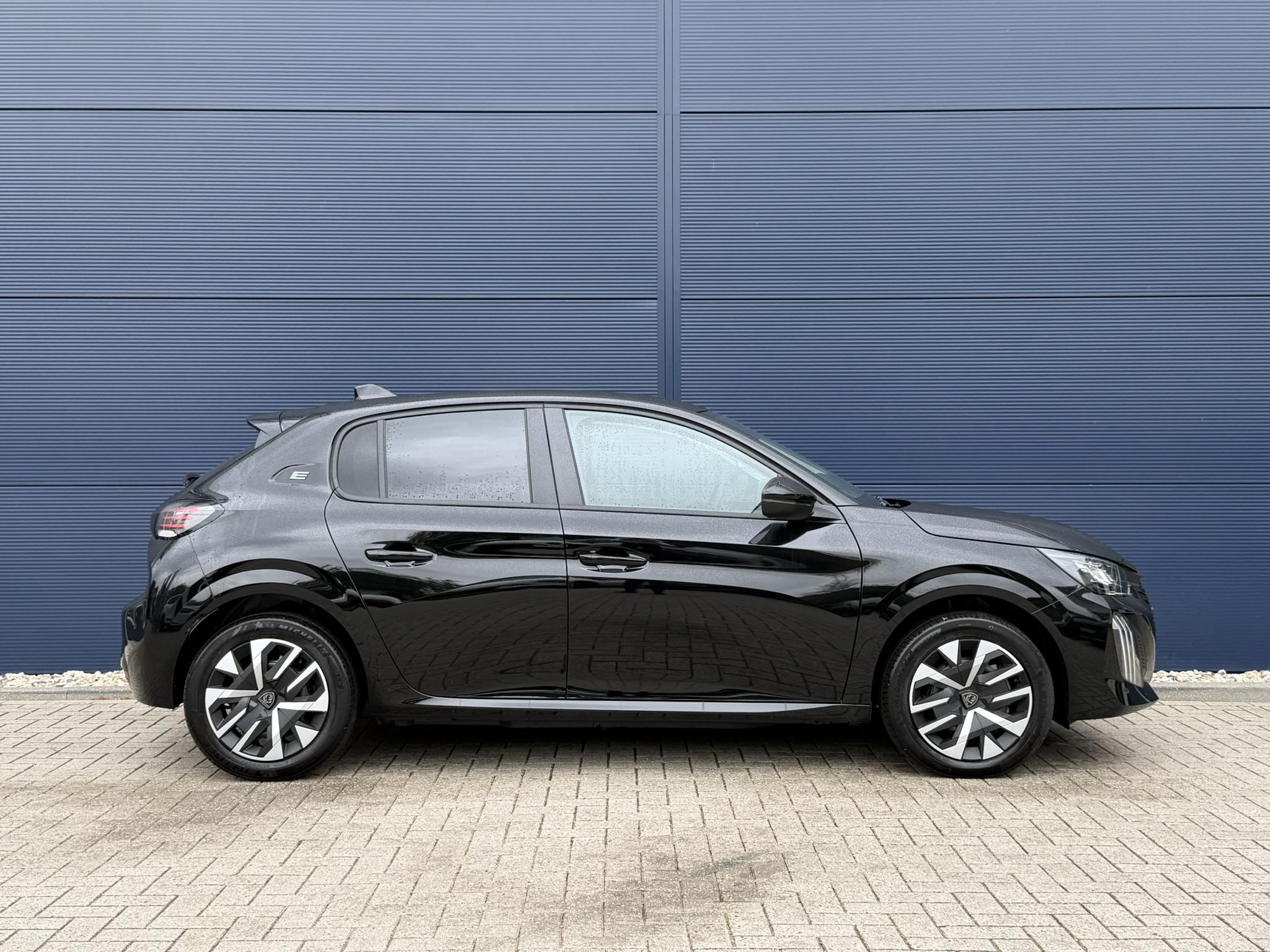 Foto van Peugeot E-208