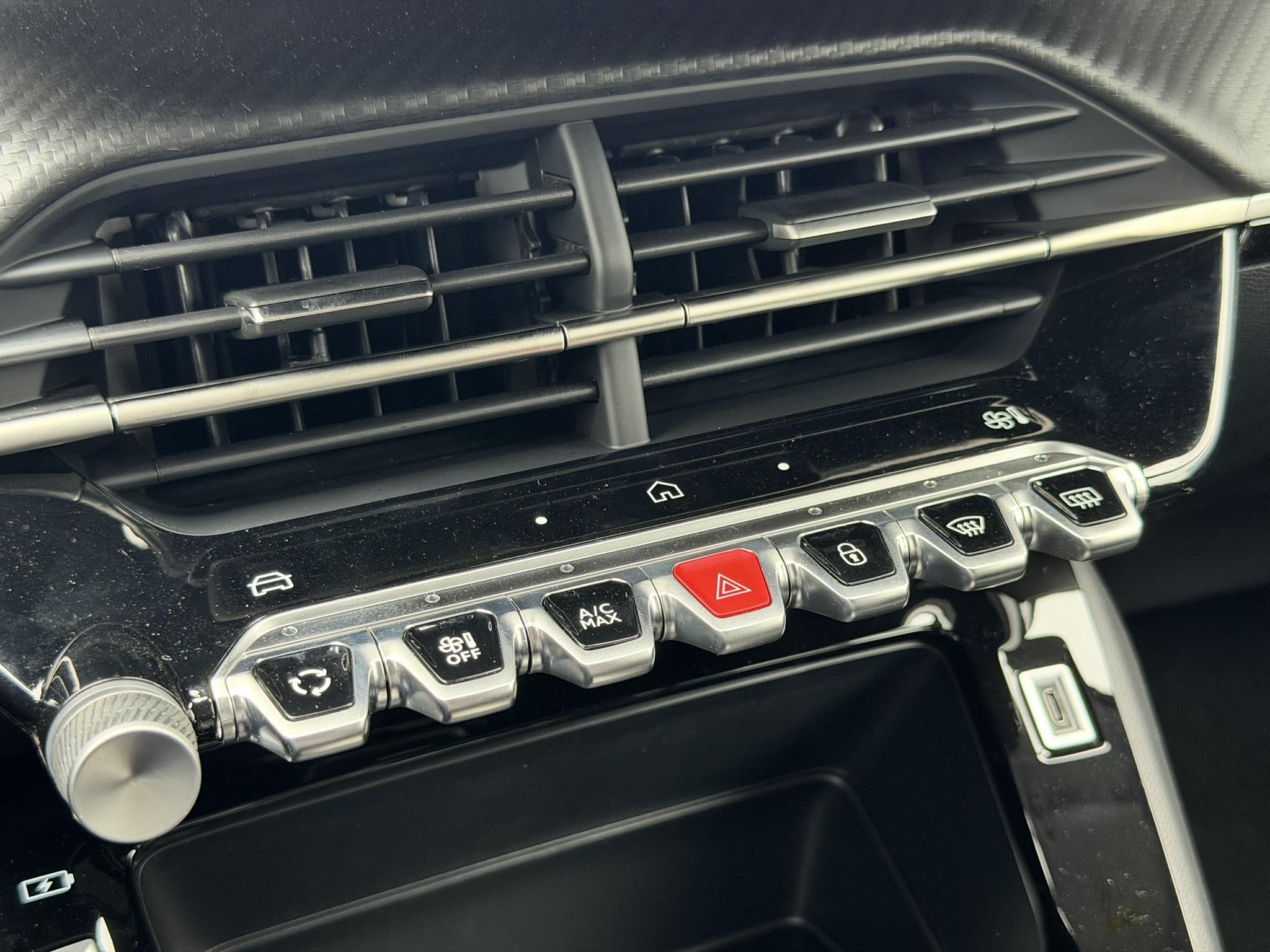 Foto van Peugeot E-208
