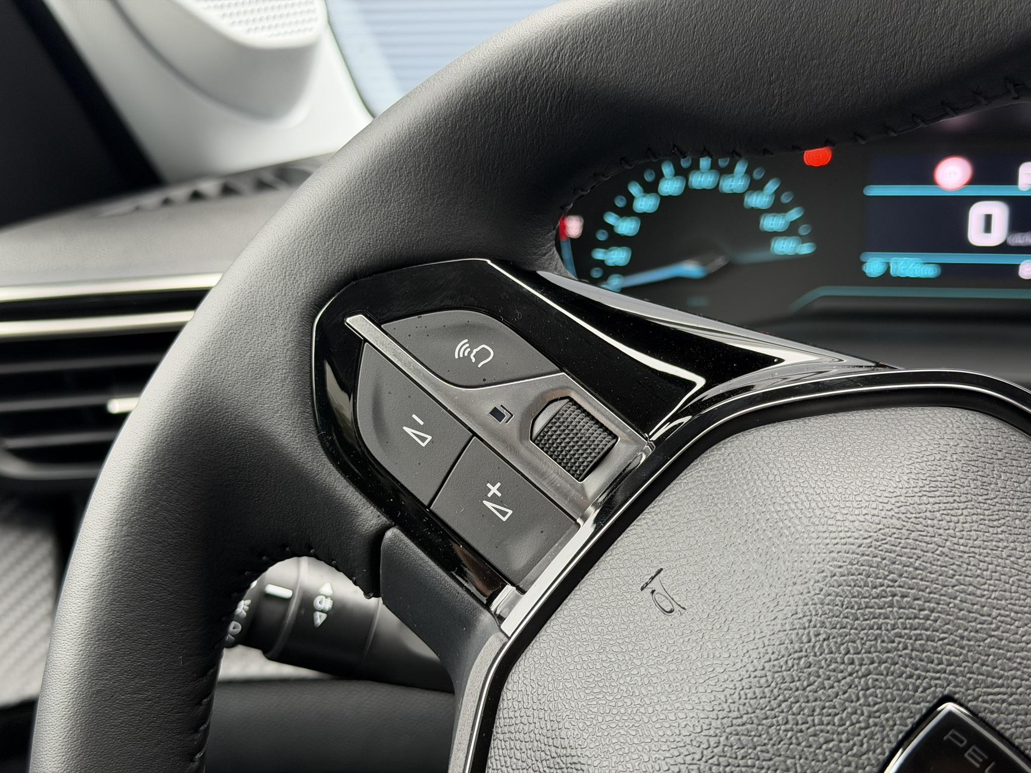 Foto van Peugeot E-208