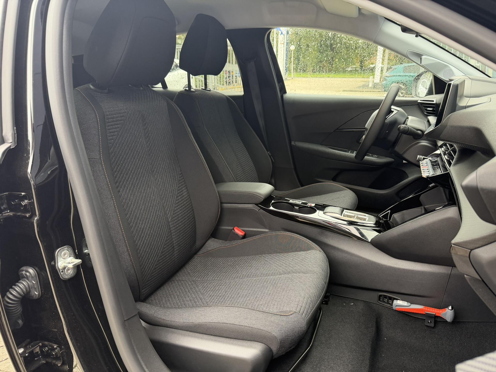 Foto van Peugeot E-208