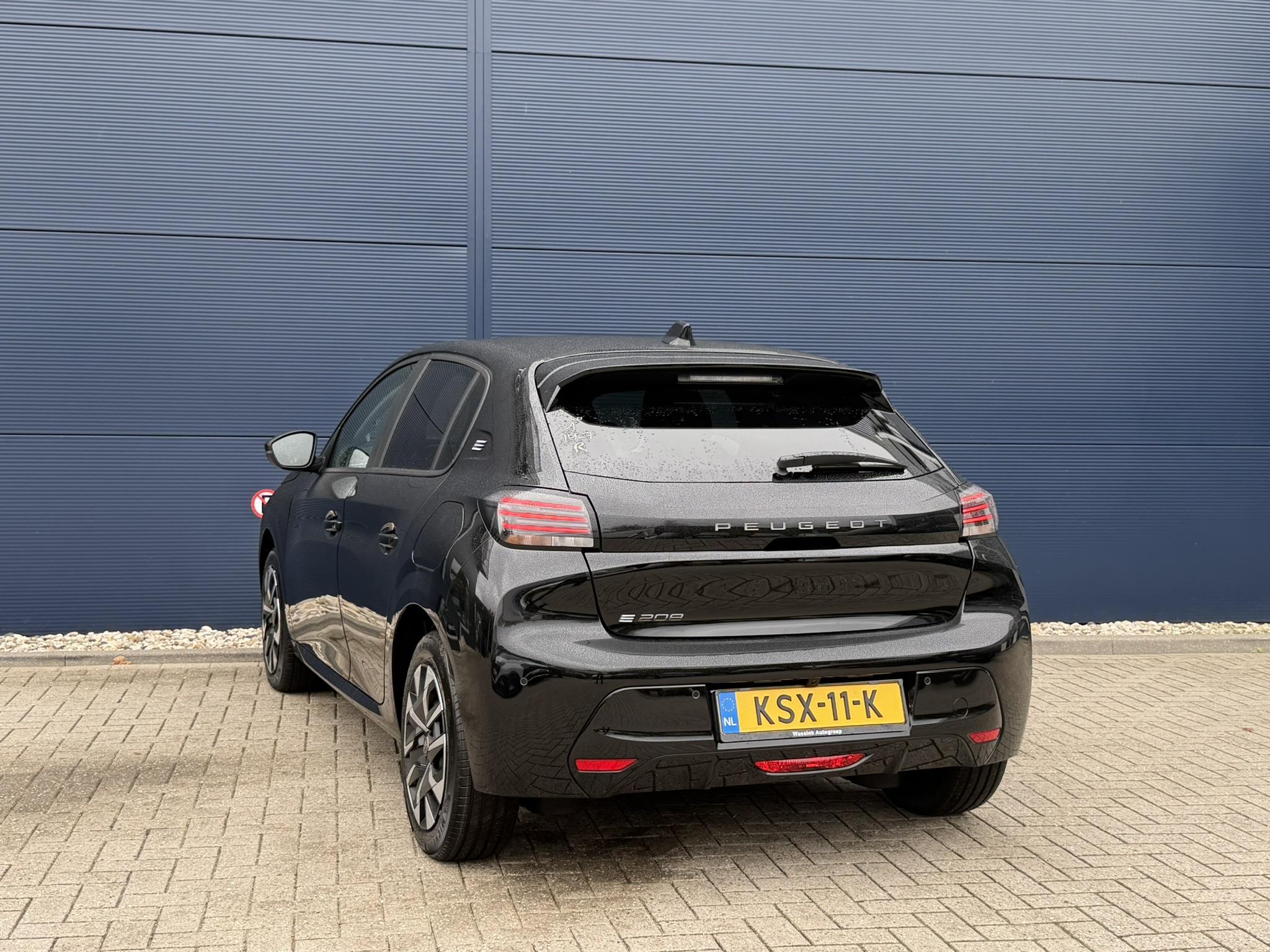 Foto van Peugeot E-208