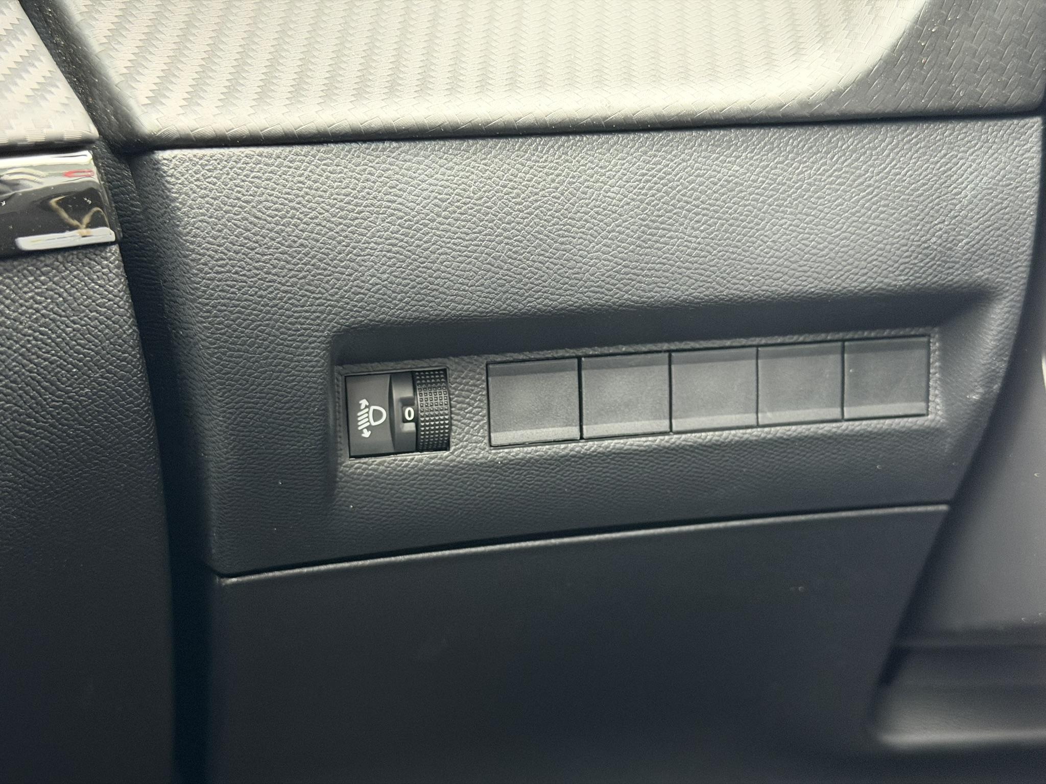 Foto van Peugeot E-208