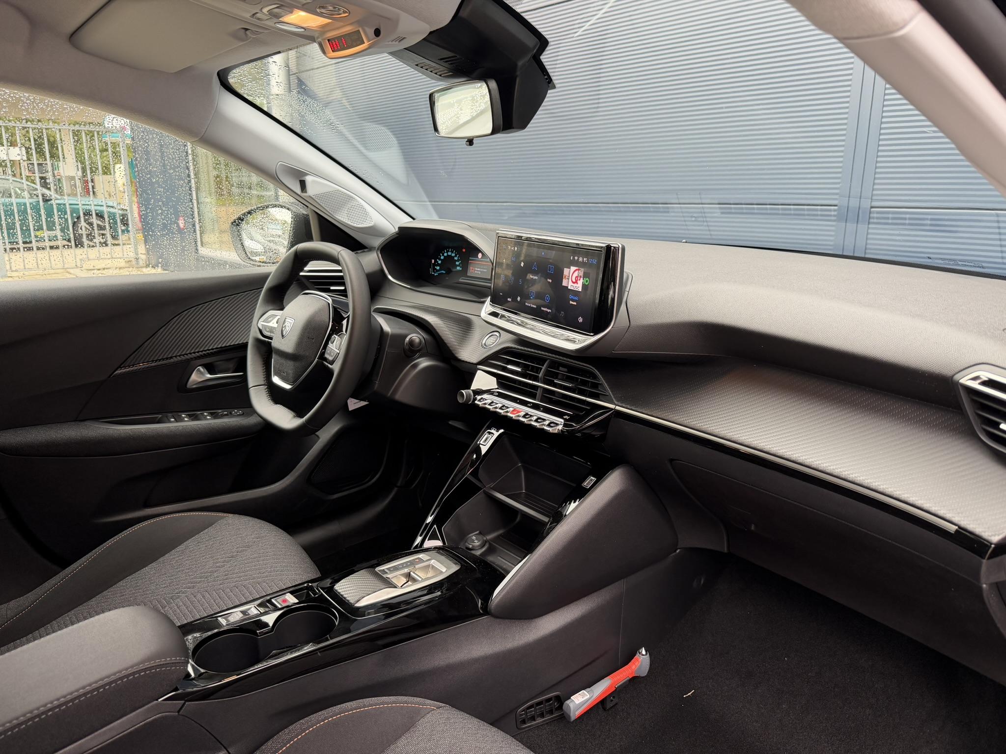 Foto van Peugeot E-208