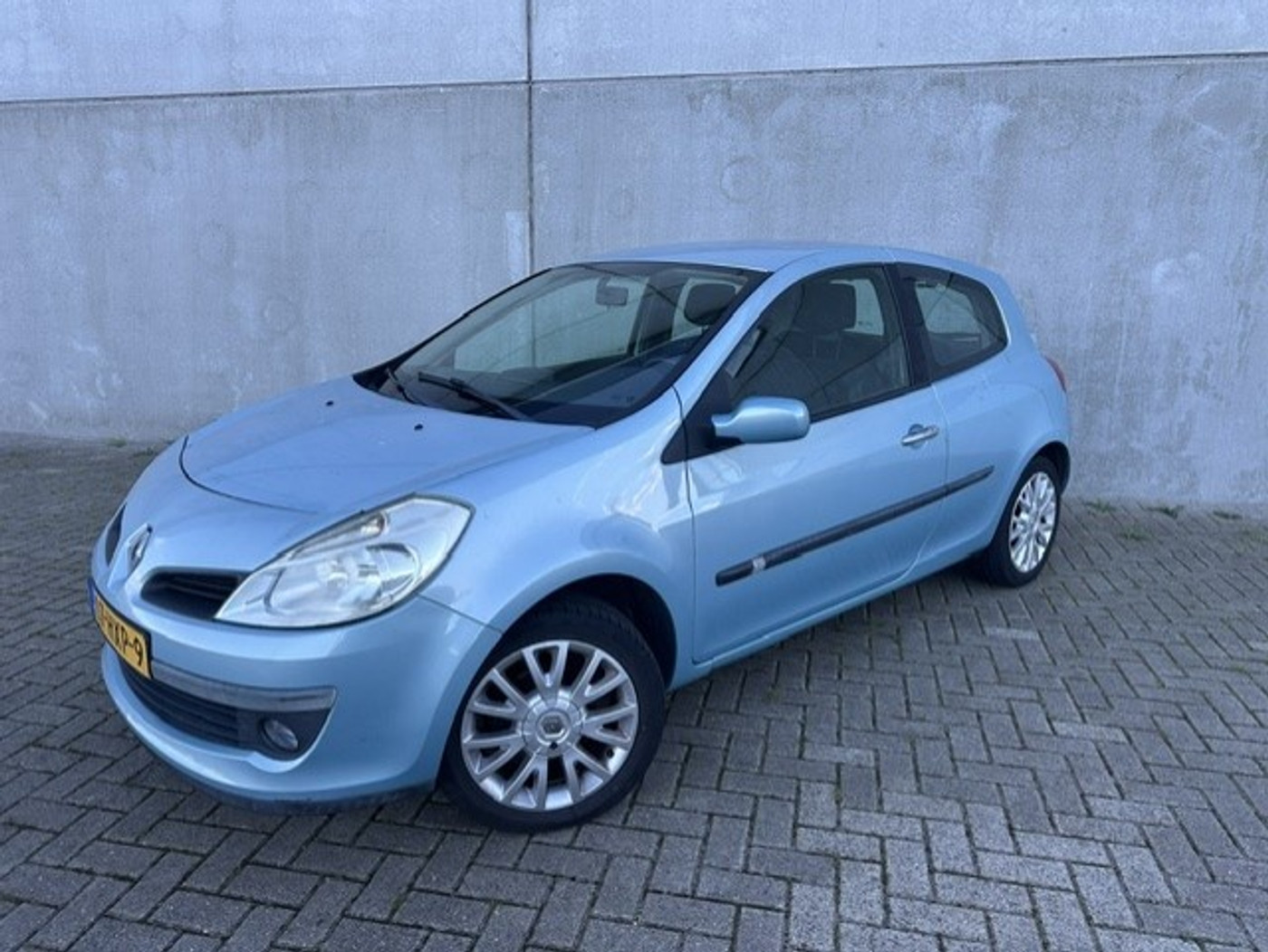 Renault Clio 1.2-16V Collection 2009 - voorkant