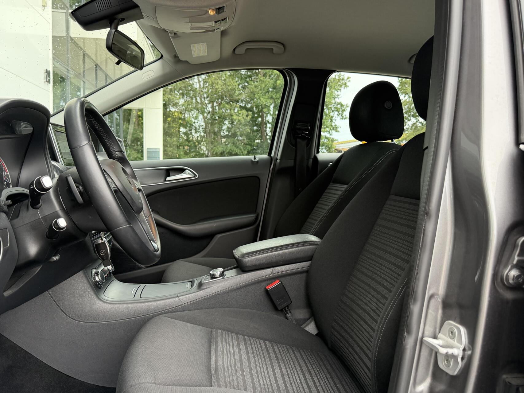 Foto van Mercedes-Benz B 180