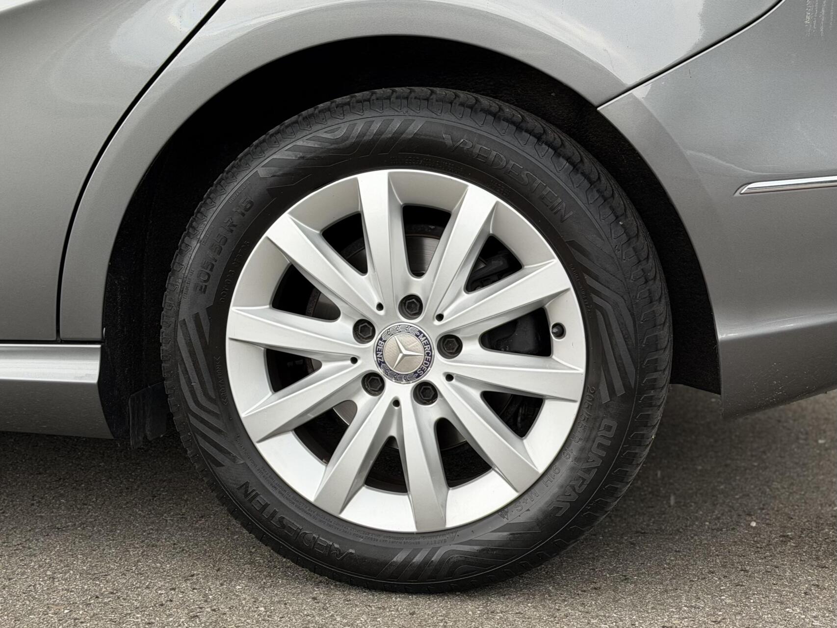Foto van Mercedes-Benz B 180