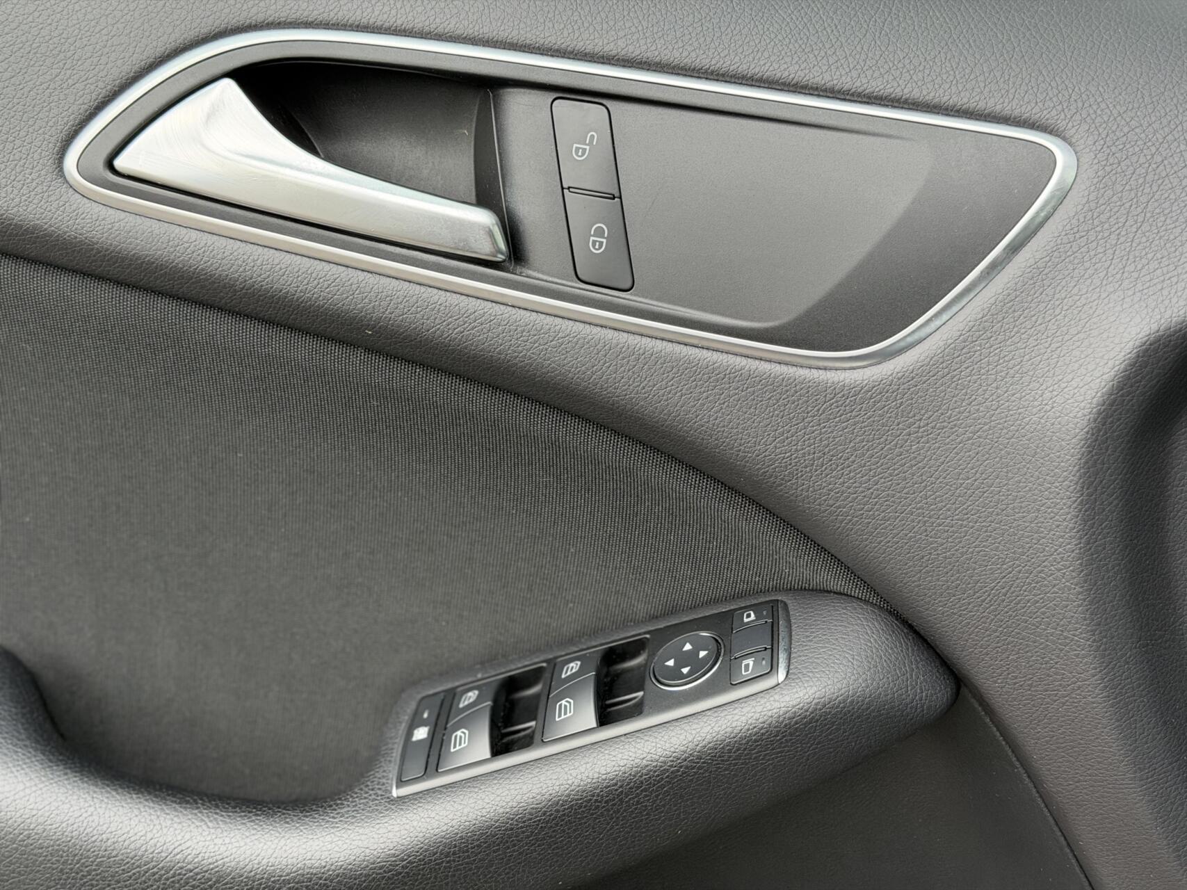Foto van Mercedes-Benz B 180