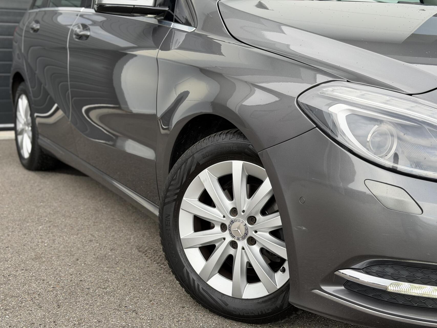 Foto van Mercedes-Benz B 180