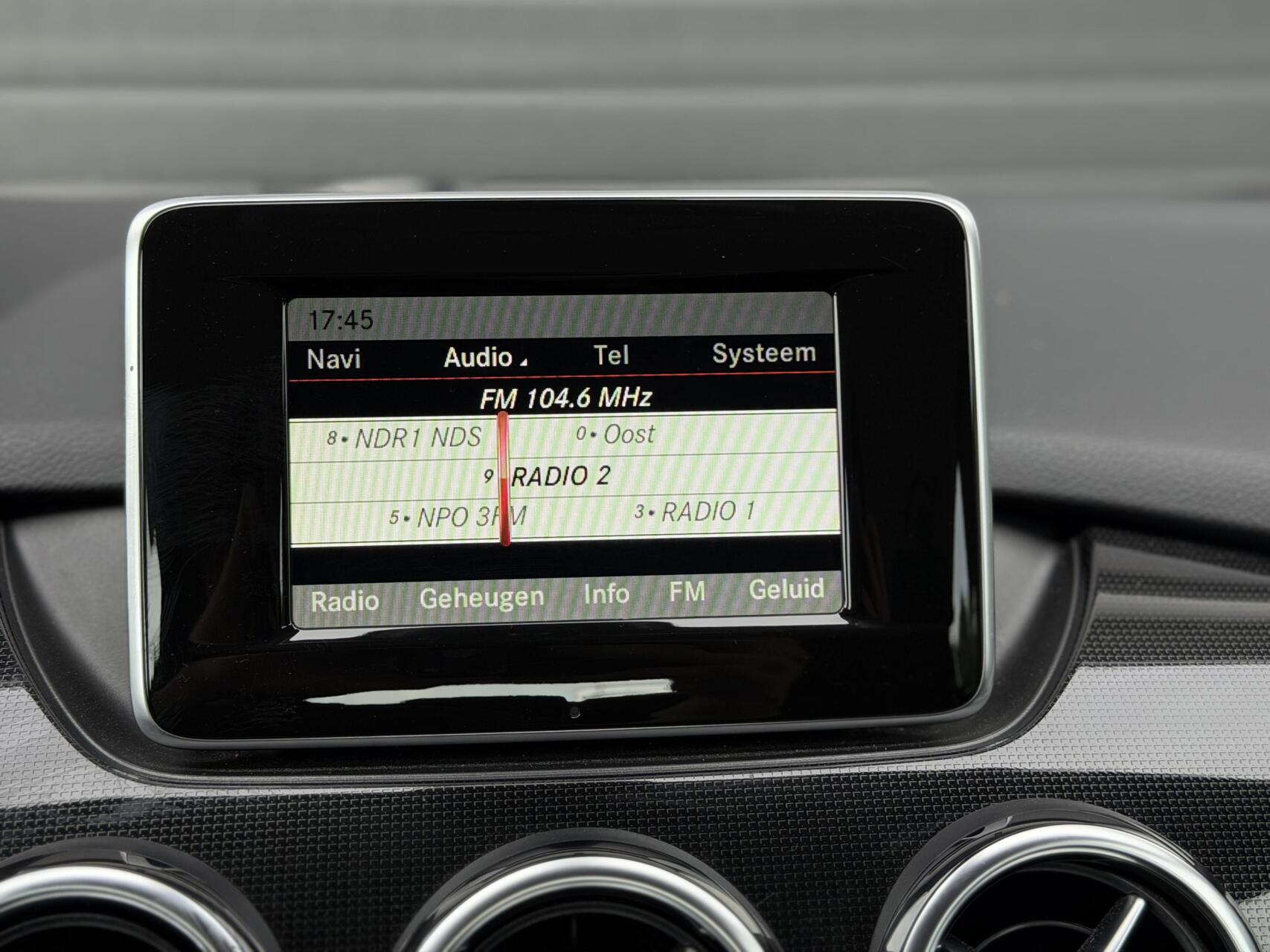 Foto van Mercedes-Benz B 180