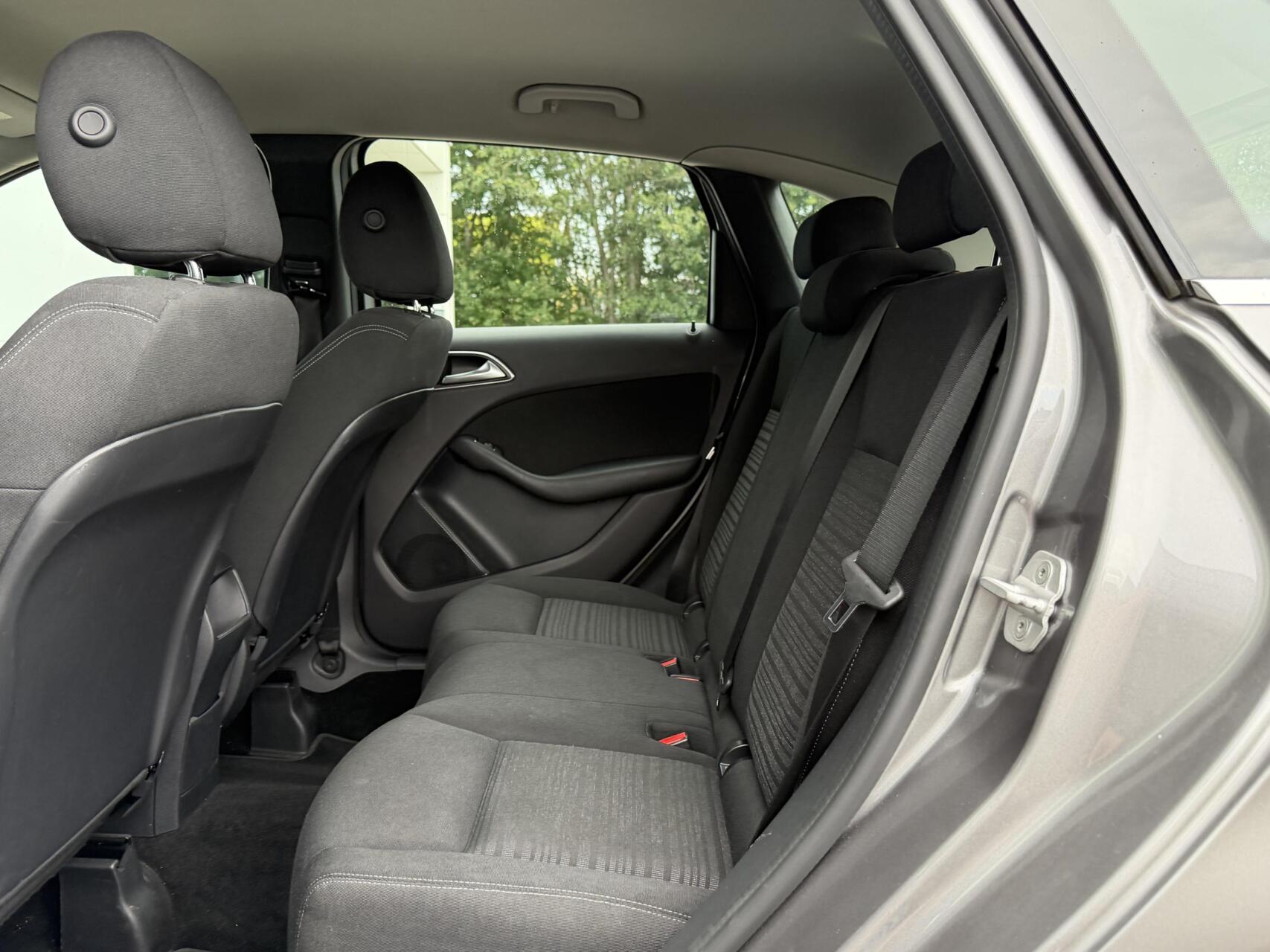 Foto van Mercedes-Benz B 180