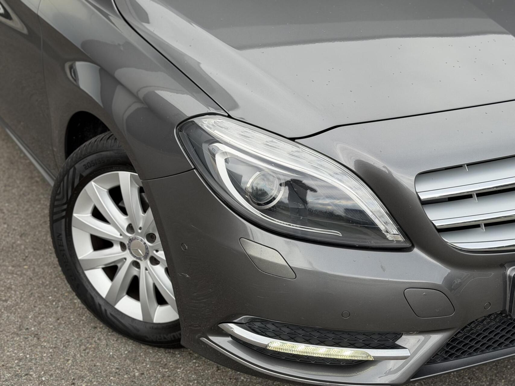 Foto van Mercedes-Benz B 180