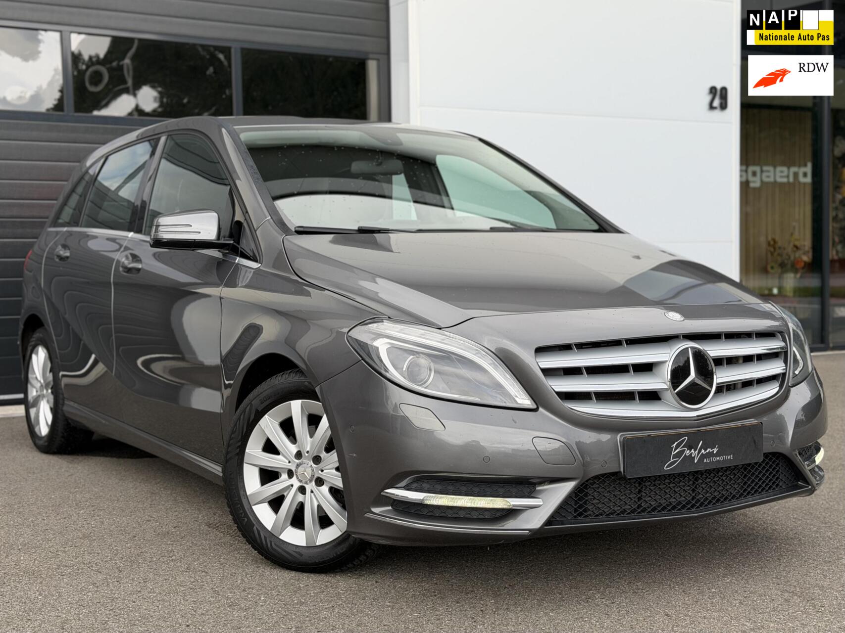 Mercedes-Benz B 180 180 Ambition Trekhaak | Automaat | Org NL 2013 - voorkant