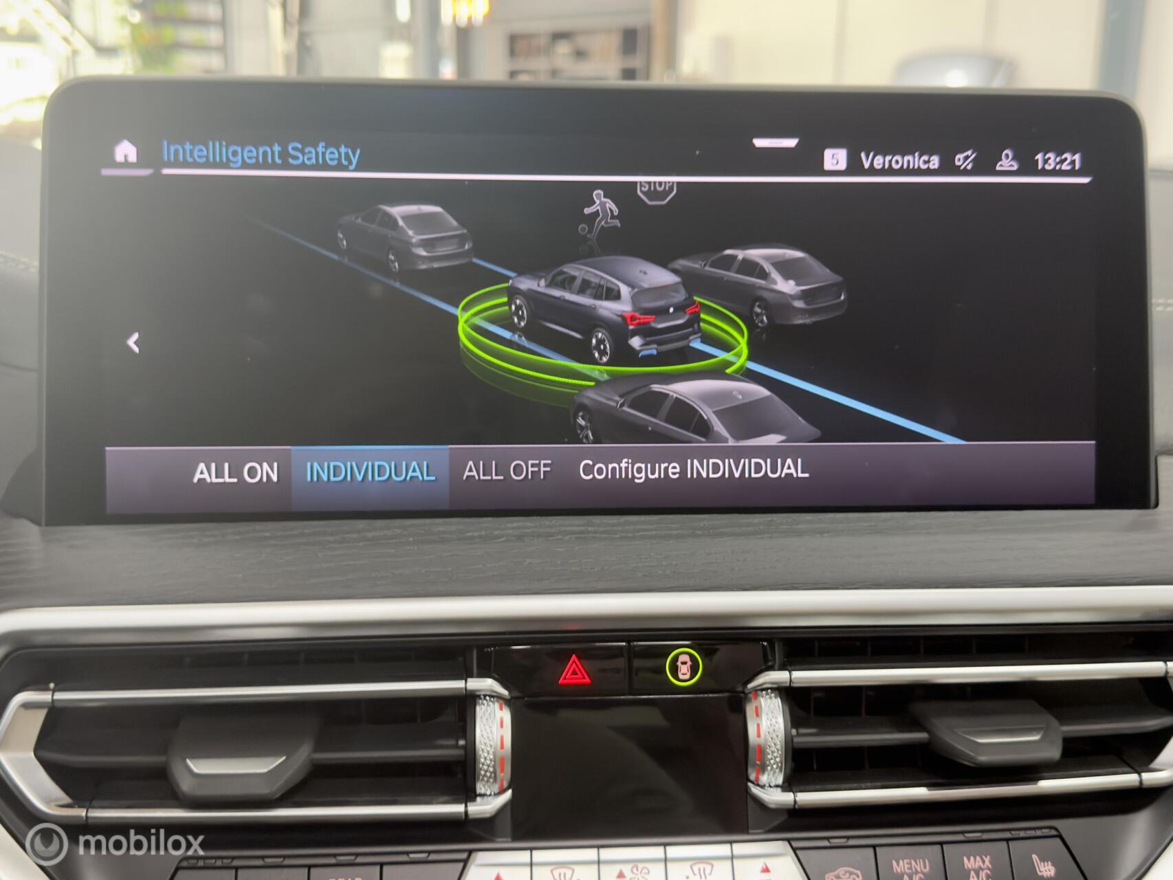 Foto van BMW Ix3