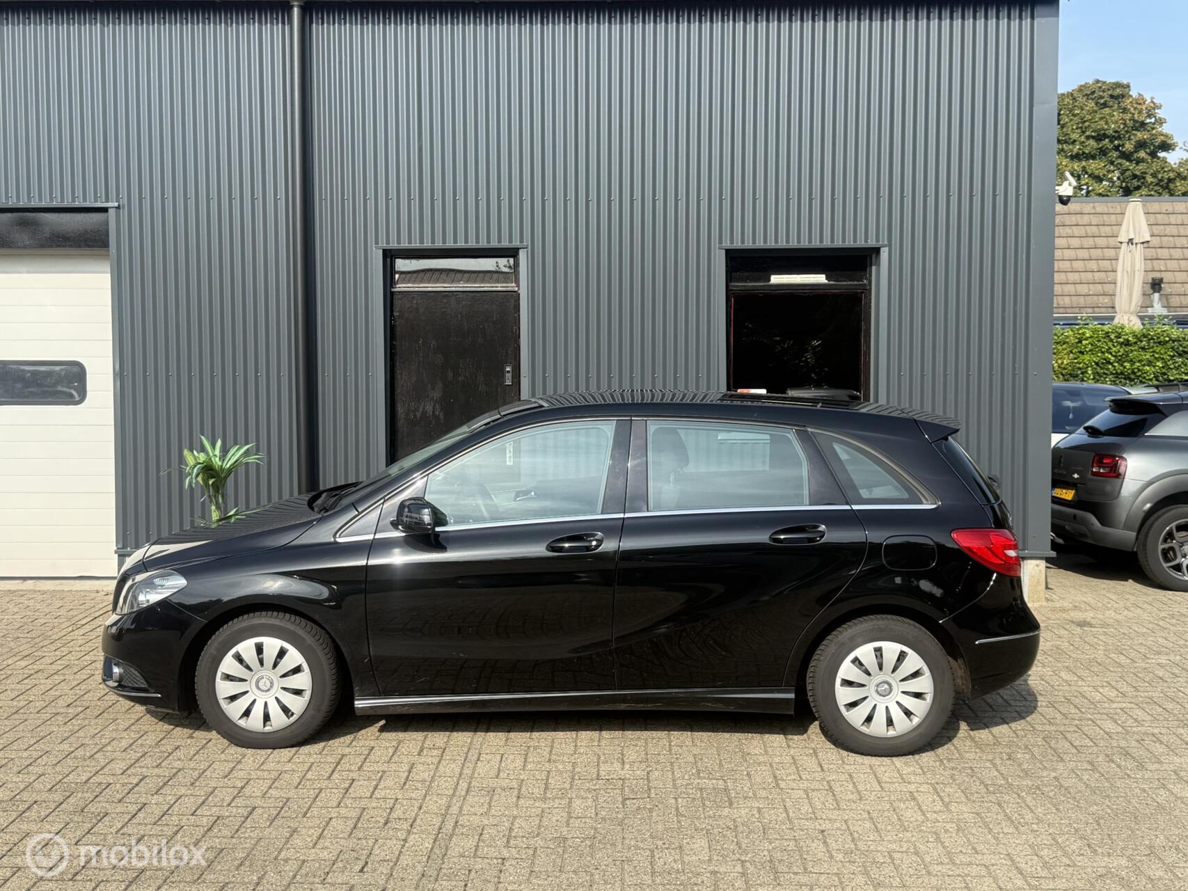 Foto van Mercedes-Benz B 180
