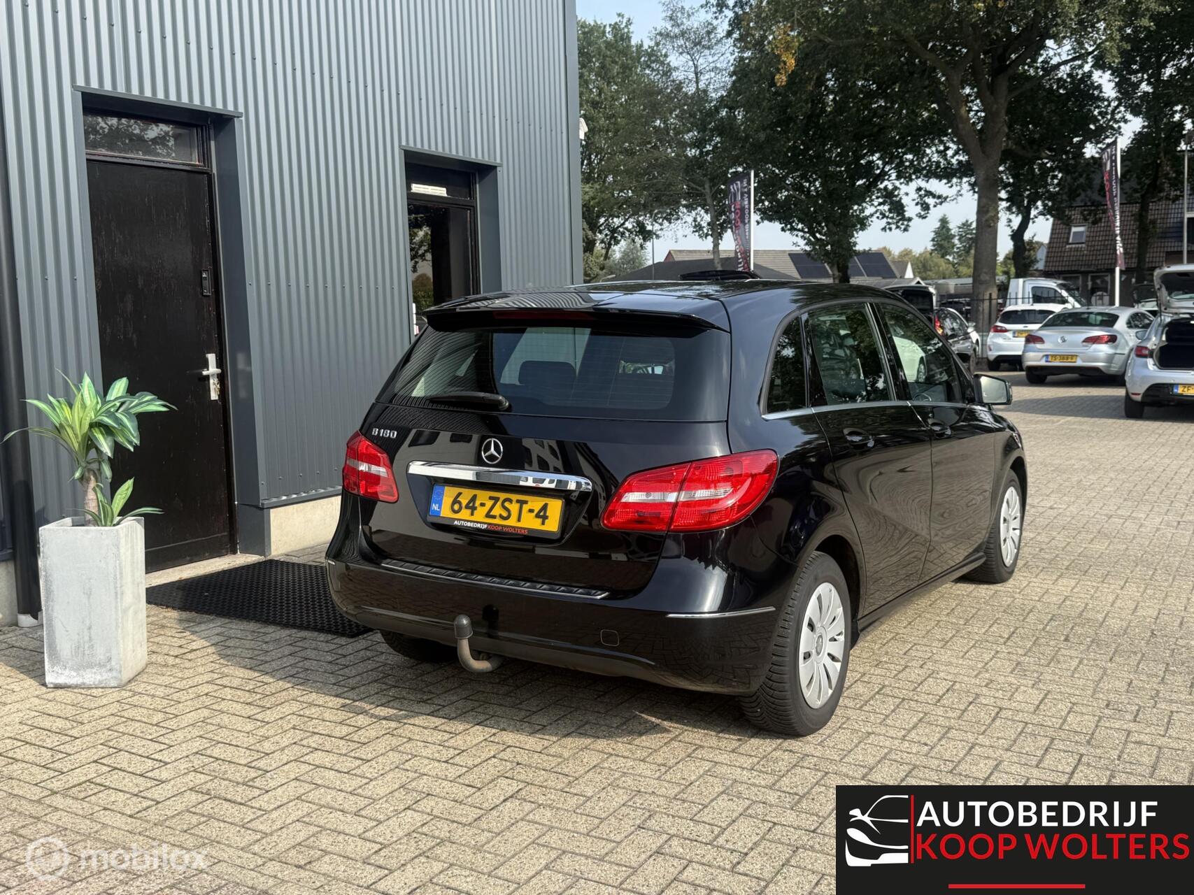 Foto van Mercedes-Benz B 180