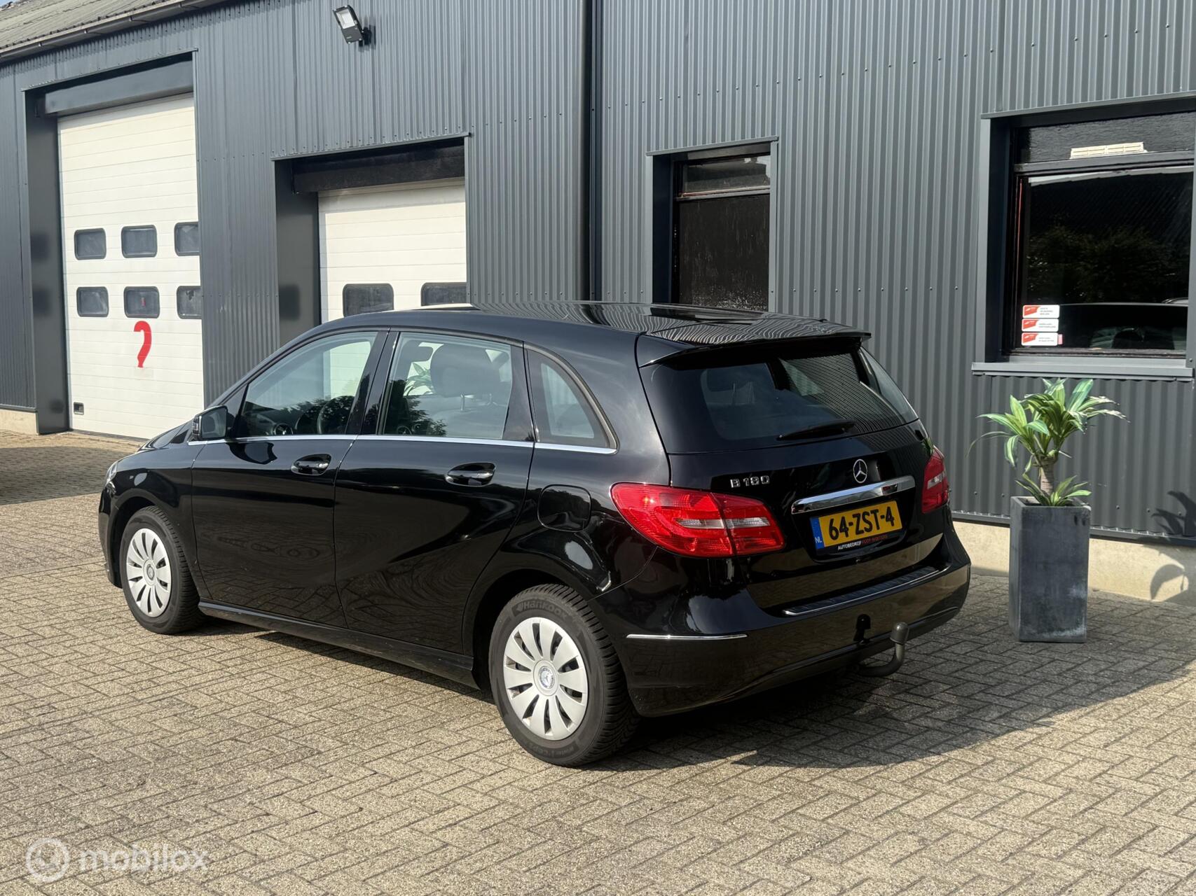 Foto van Mercedes-Benz B 180